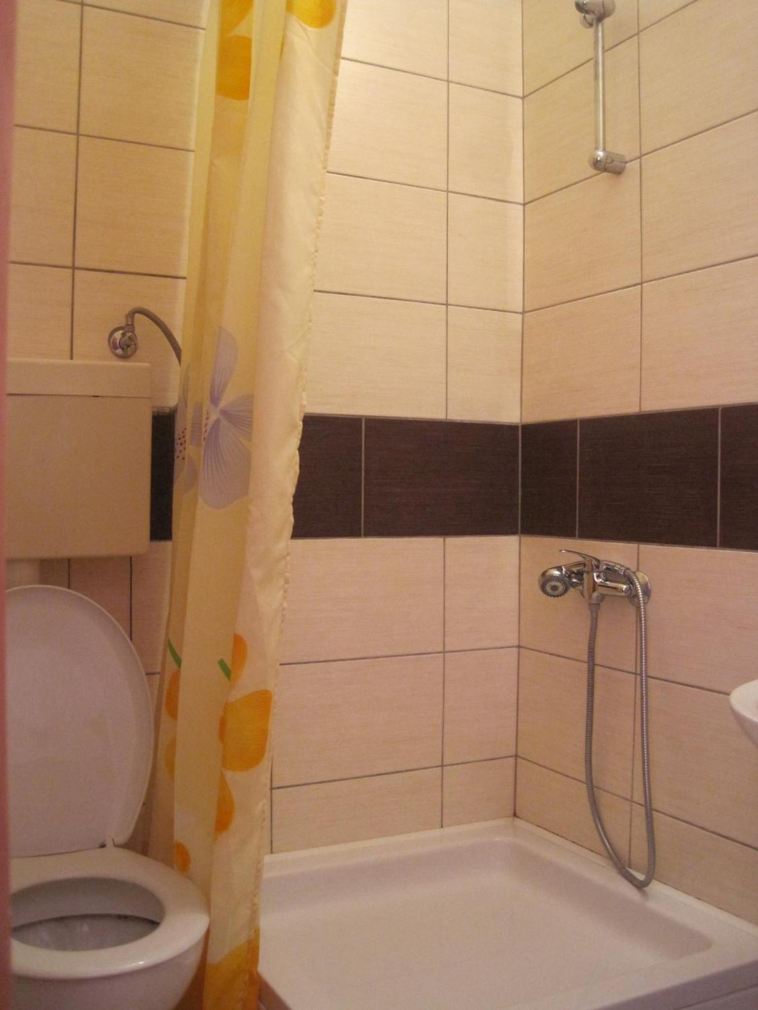 Twin Room with Private Bathroom photo 3