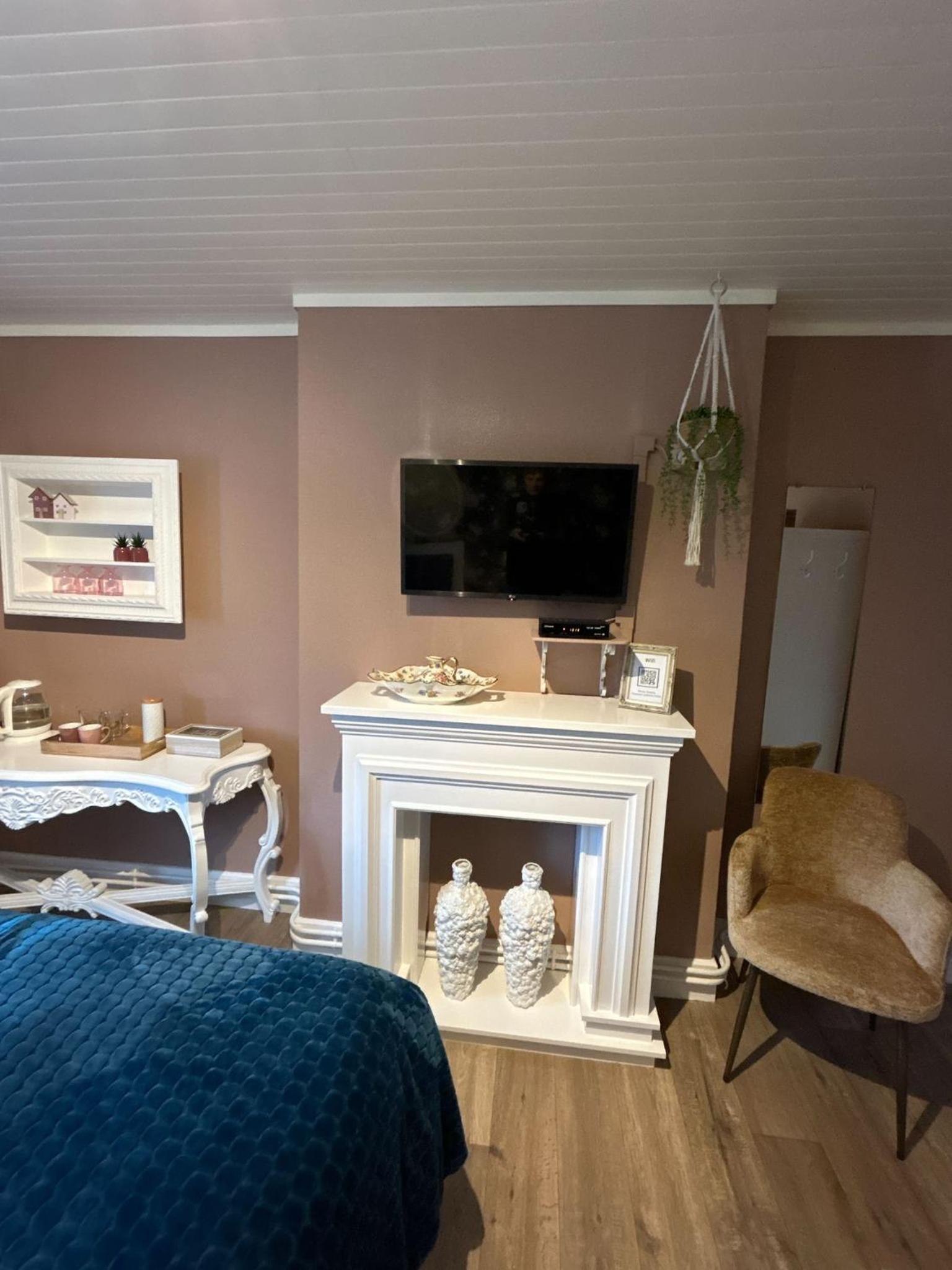 Large Double or Twin Room - Photo 4