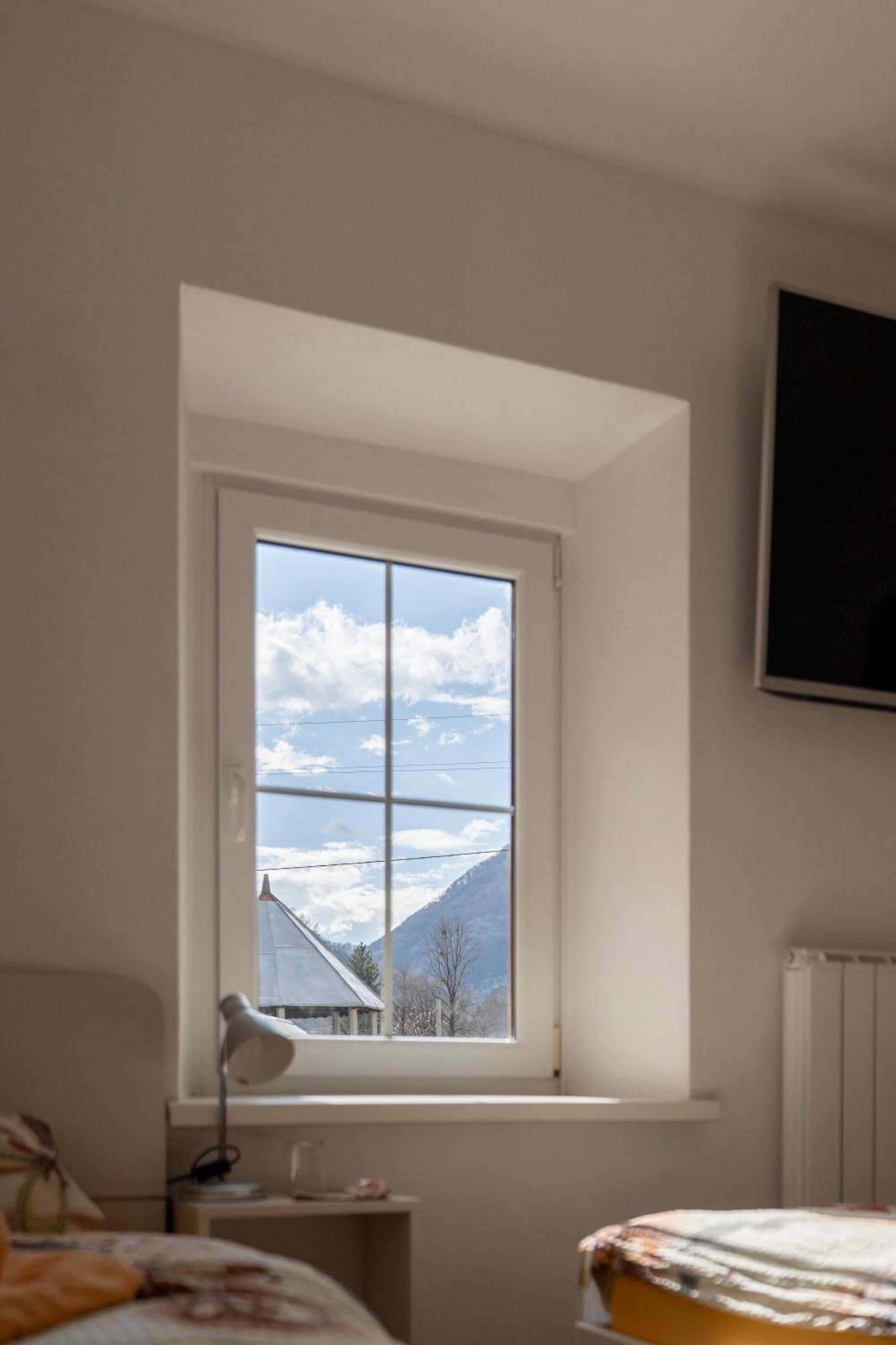 Apartment with Mountain View - Photo 10