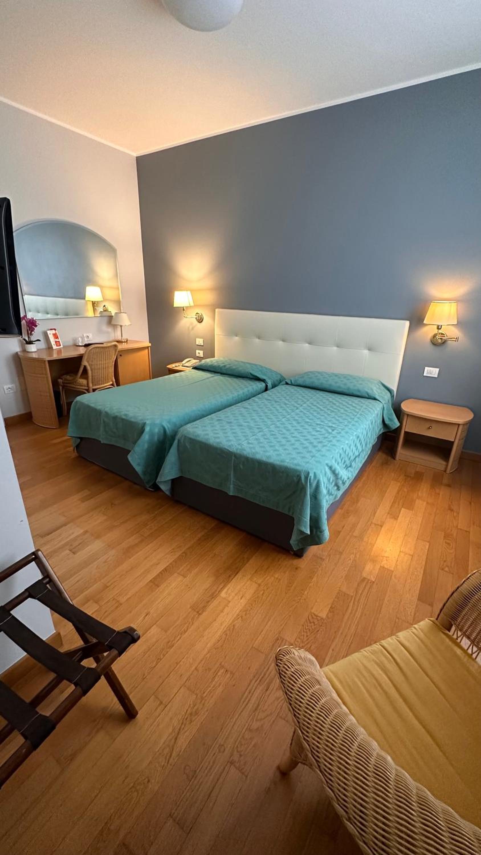 Twin Room - Photo 2
