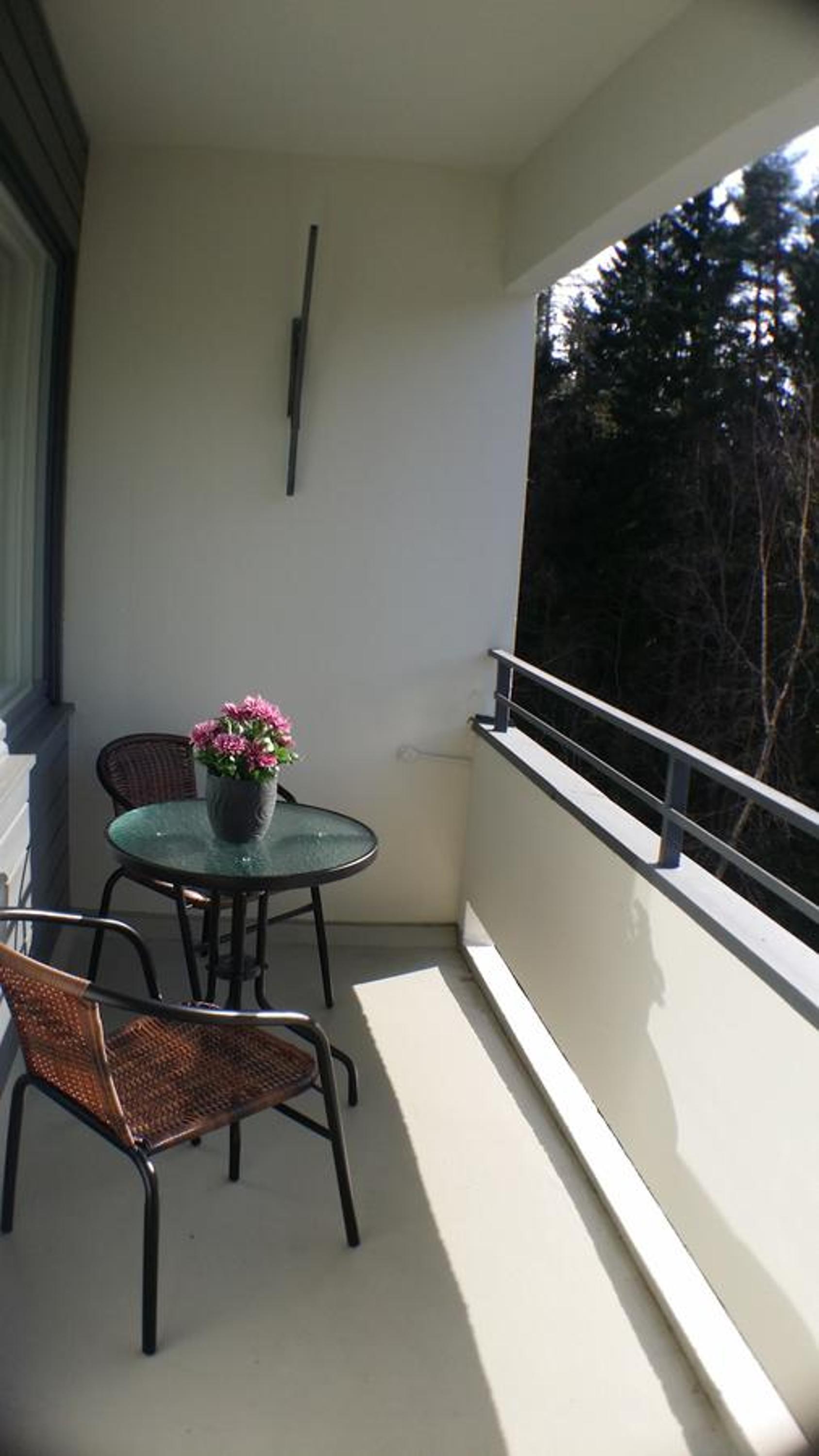 Apartment with Balcony - Photo 3