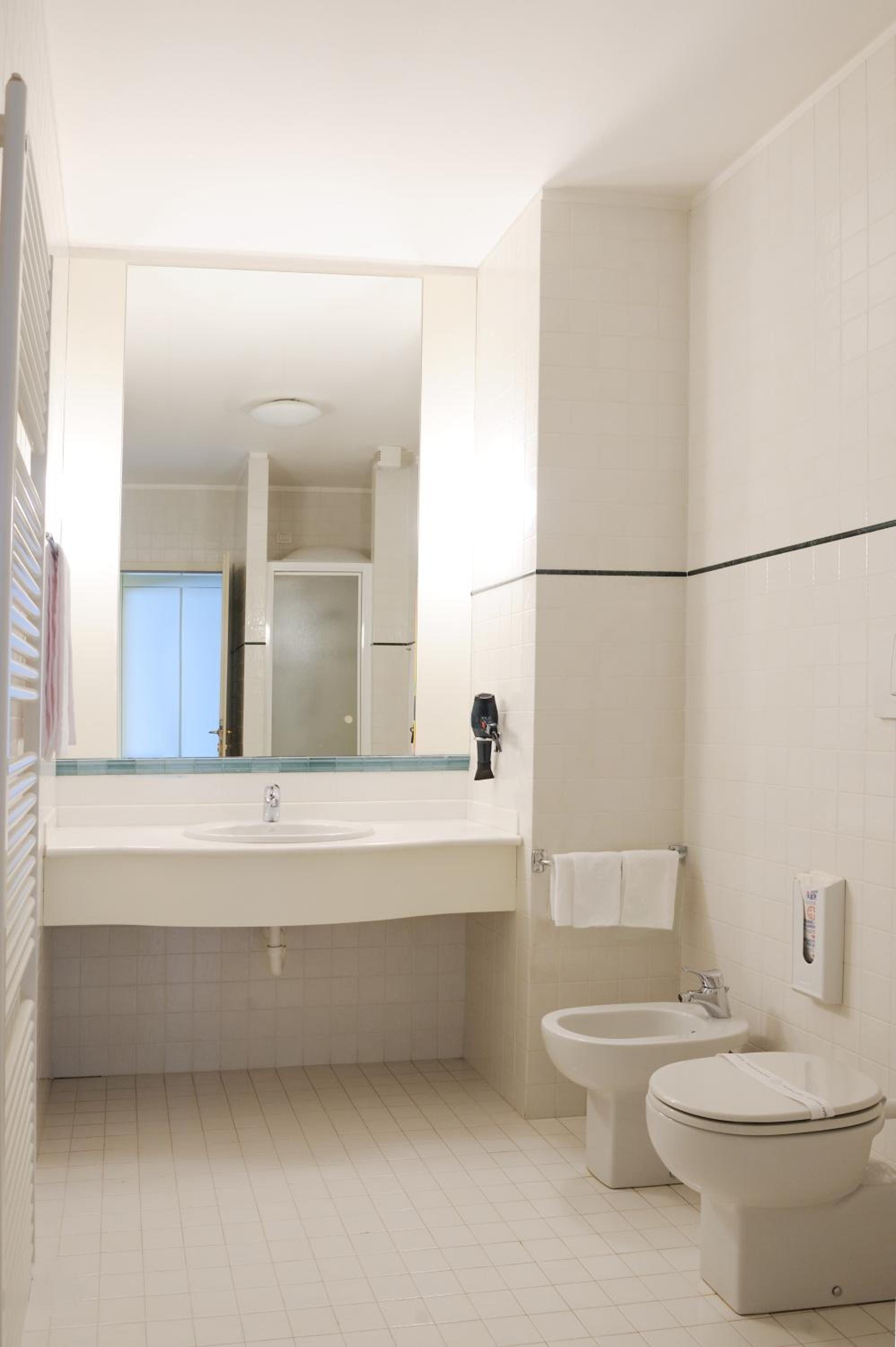 Twin Room - Photo 3