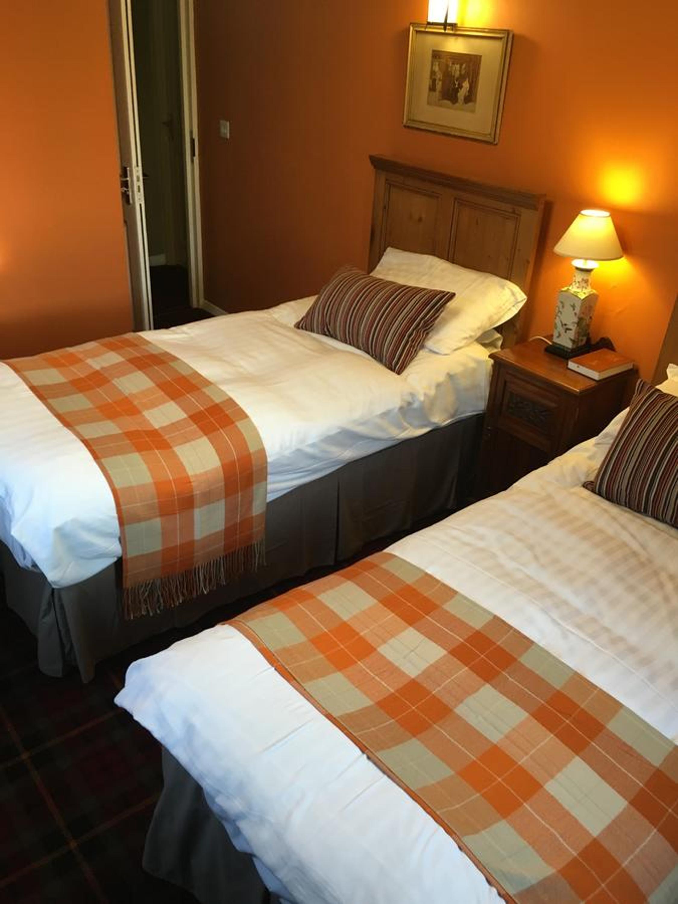Twin Room with Private Bathroom photo 3