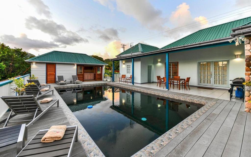 Three-Bedroom Villa photo 1