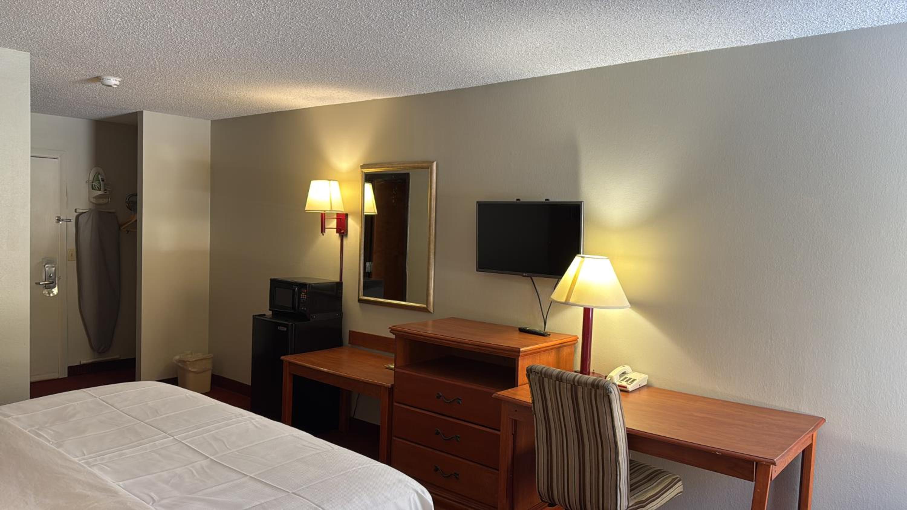 King Room - Non Smoking photo 1