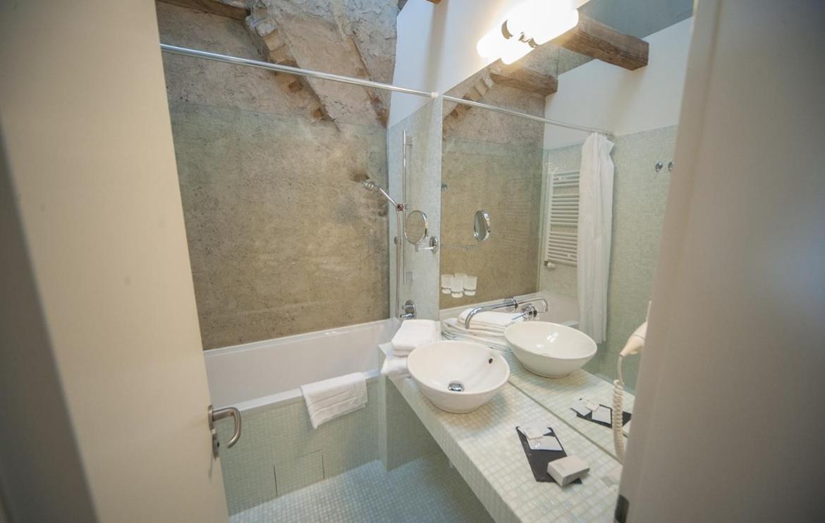 Suite with Balcony photo 1