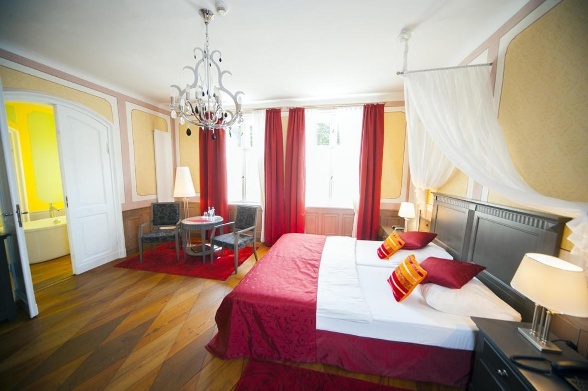 Deluxe King Room photo 2