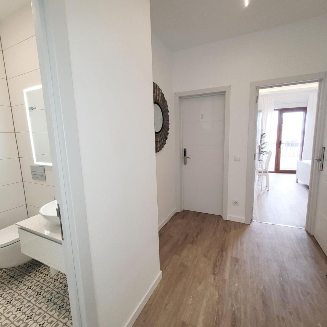 Deluxe Double Room with Side Sea View