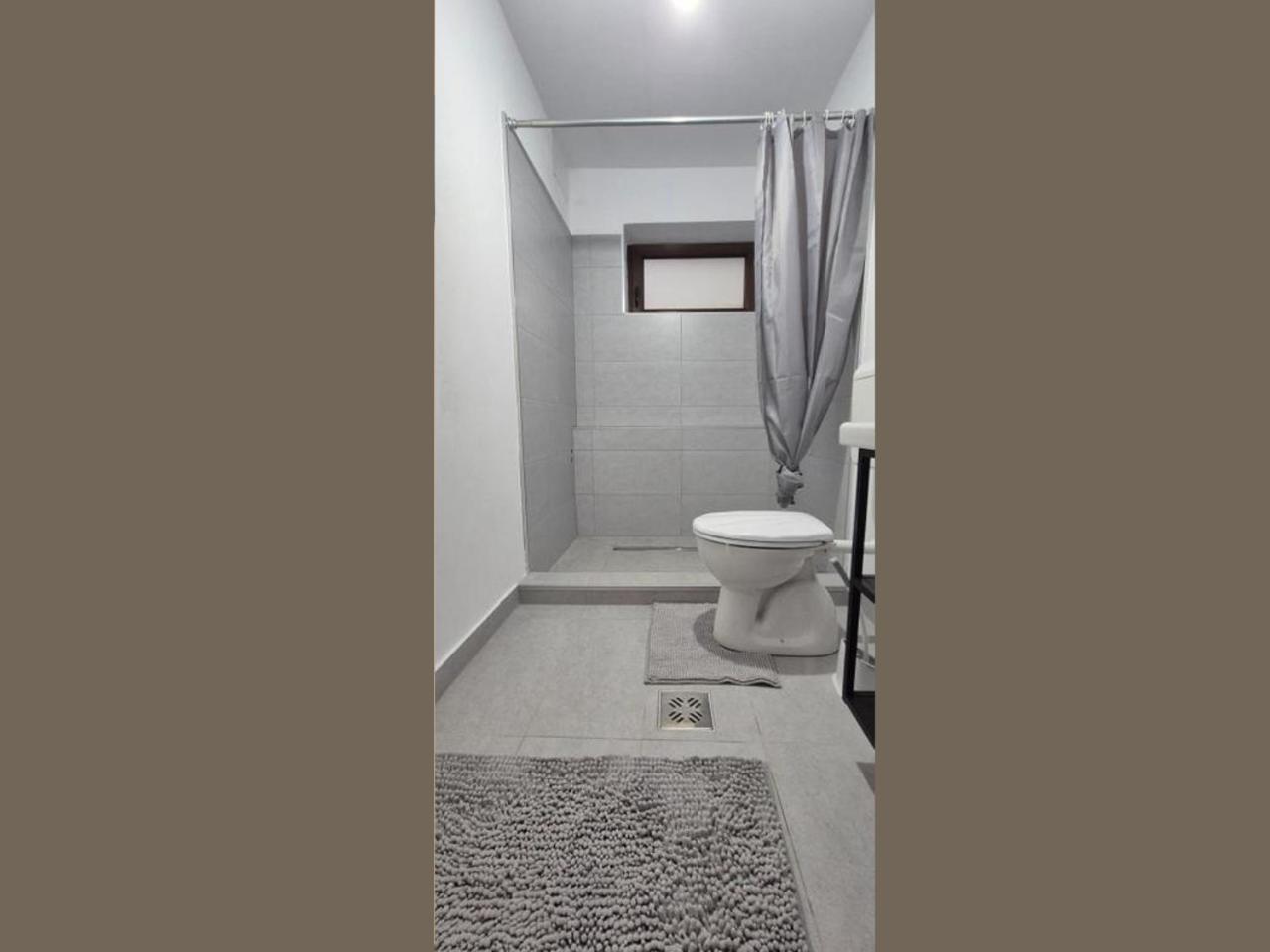 One-Bedroom House - Photo 9