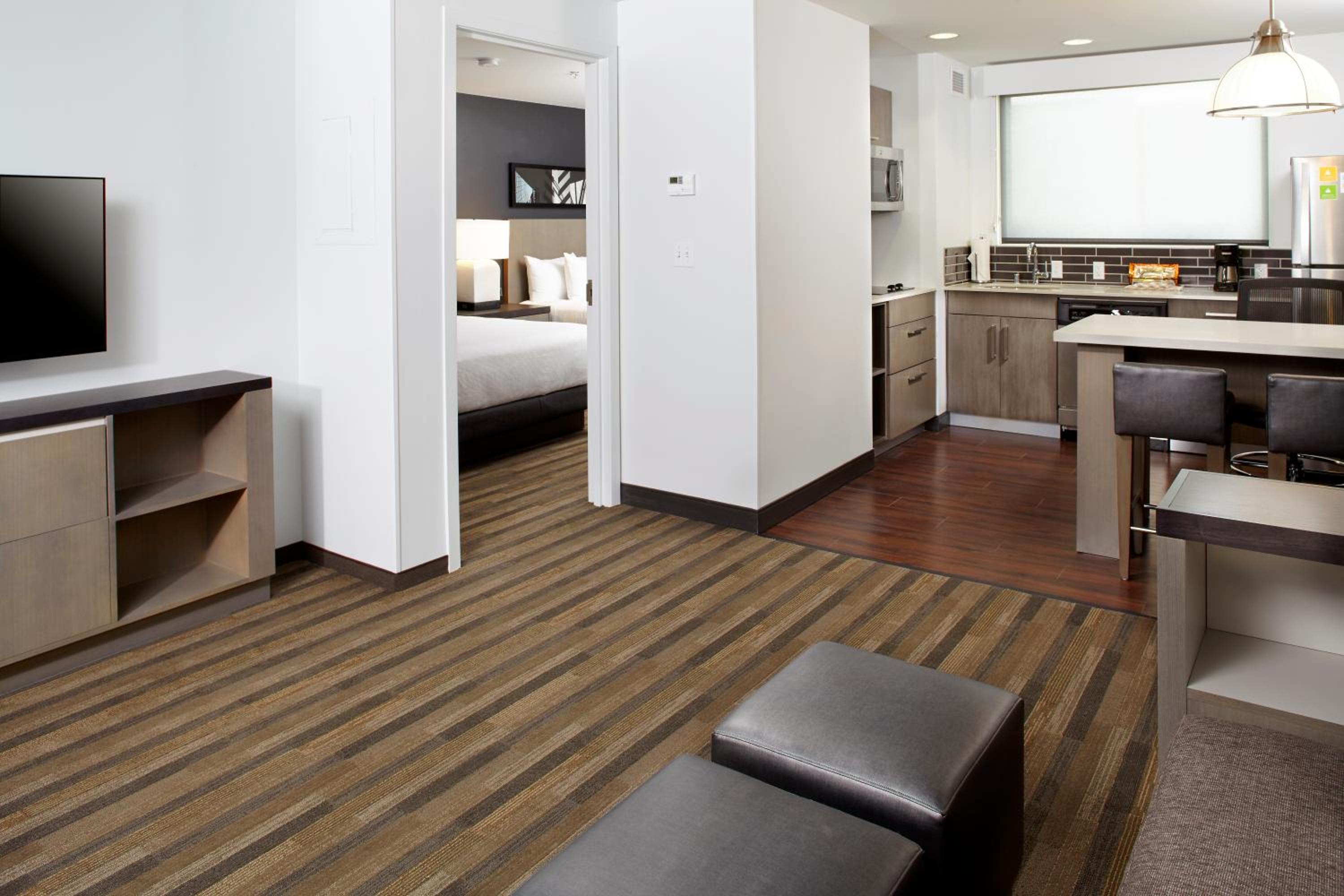 One-Bedroom Suite with Two Queen Beds and Kitchen