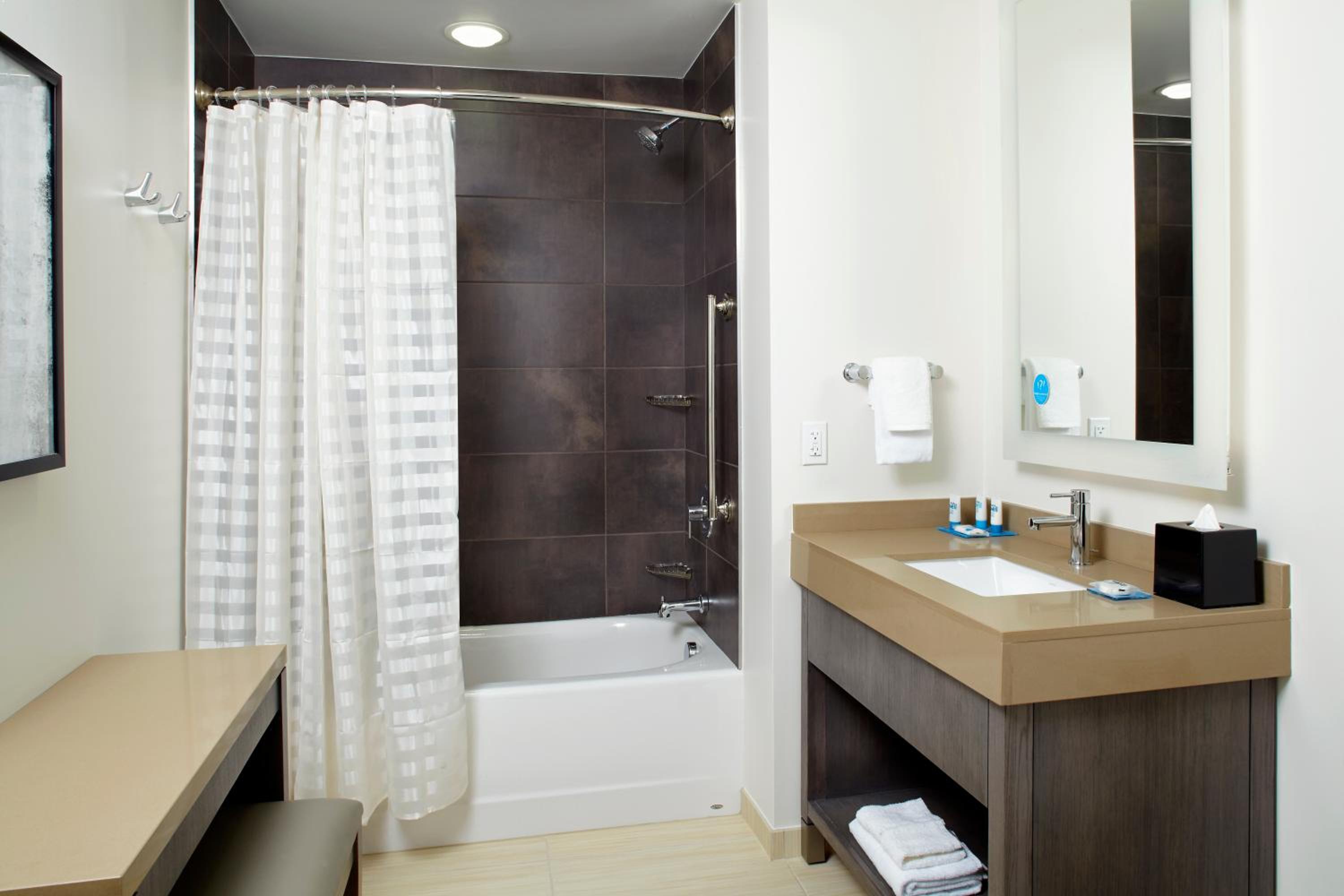 Specialty Suite With Two Queen Beds And Kitchen photo 3
