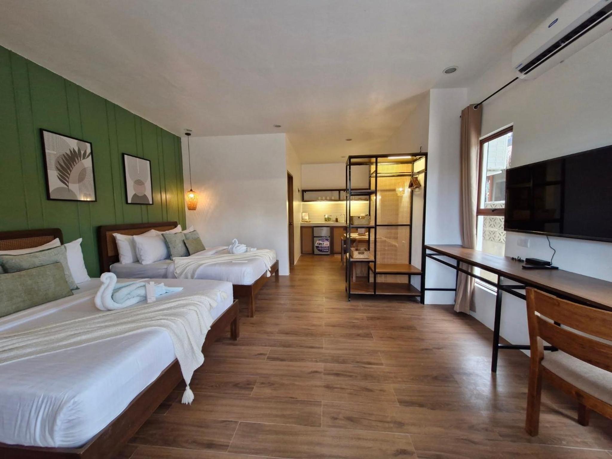 Quadruple Room - Photo 5