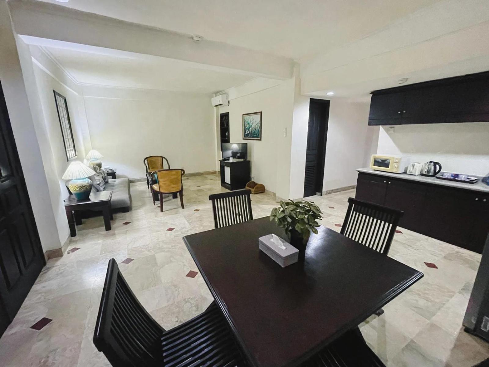 Two-Bedroom Apartment with Garden View - Photo 2