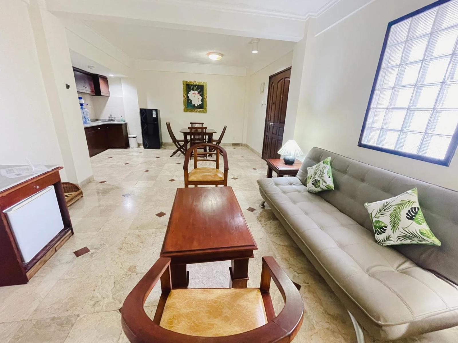 Two-Bedroom Apartment with Garden View - Photo 3