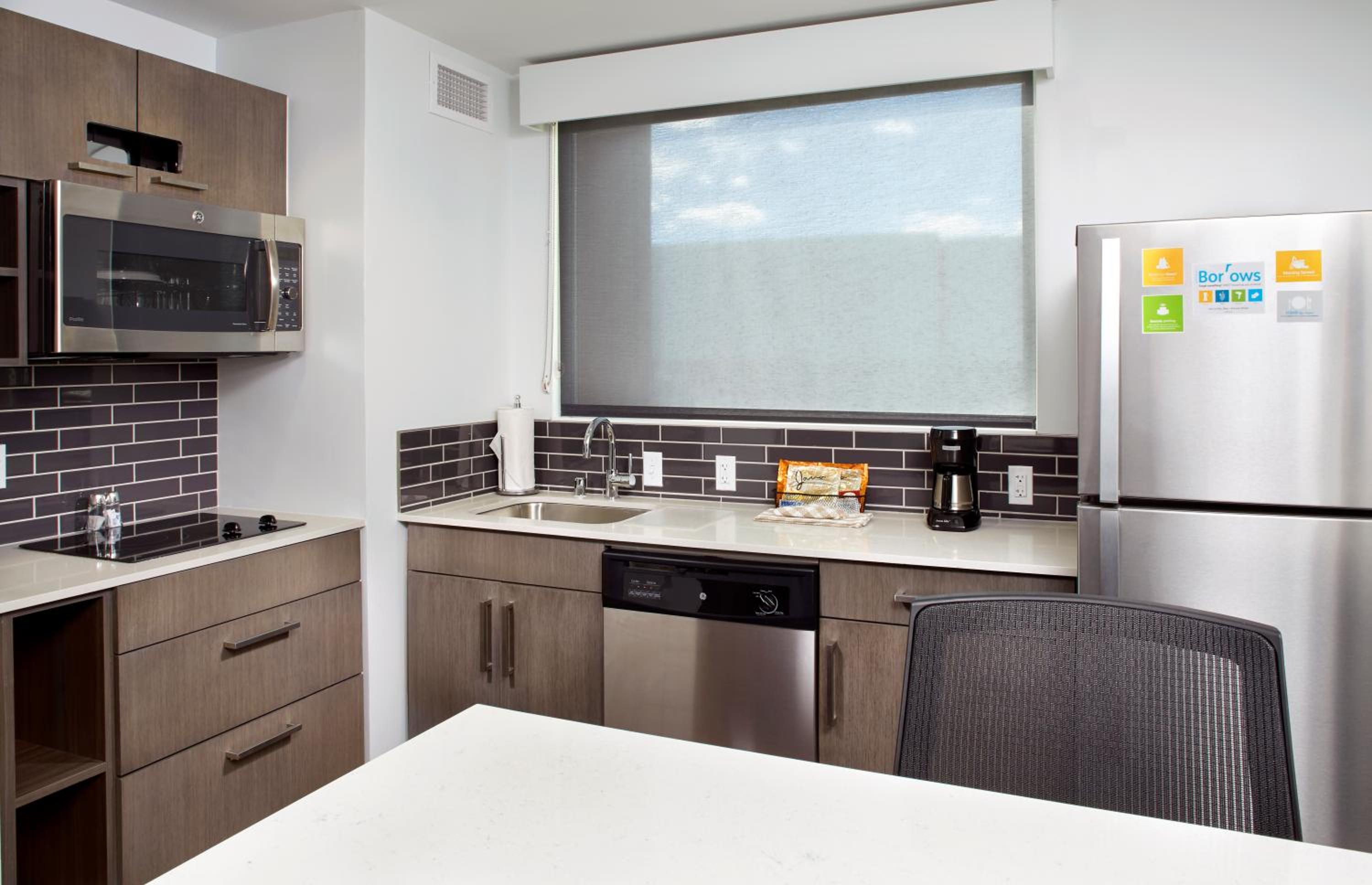Specialty Suite With Two Queen Beds And Kitchen photo 2