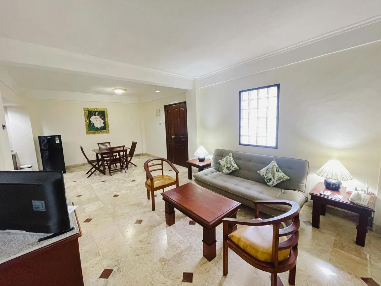 Two-Bedroom Apartment with Garden View - Photo 4