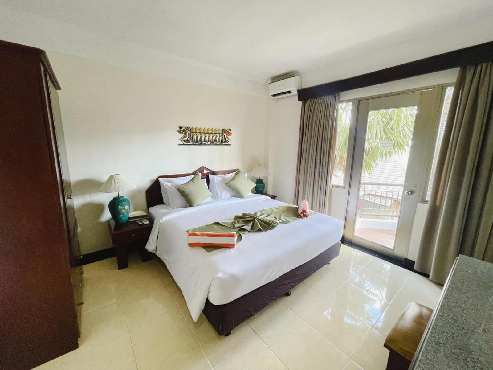 Two-Bedroom Apartment with Garden View - Photo 9