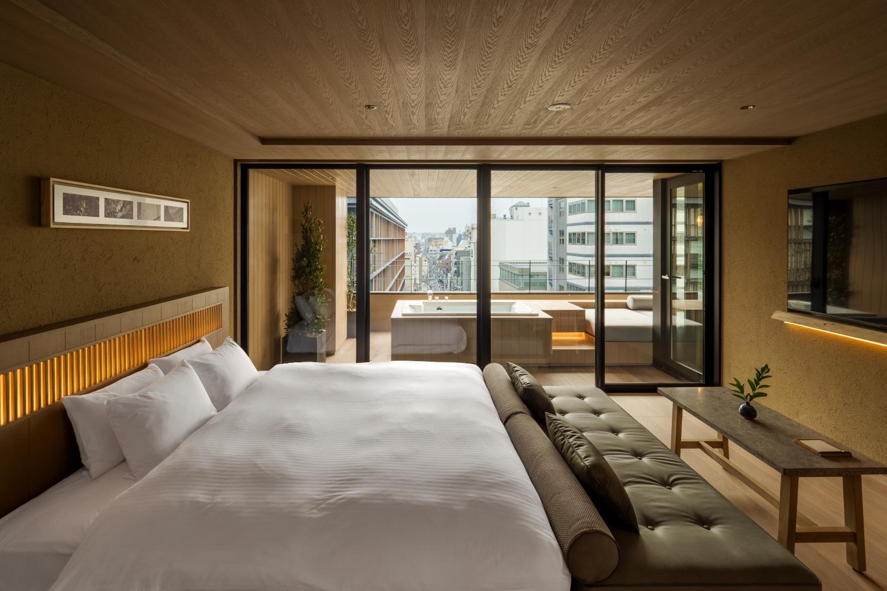 Suite with Hot Tub