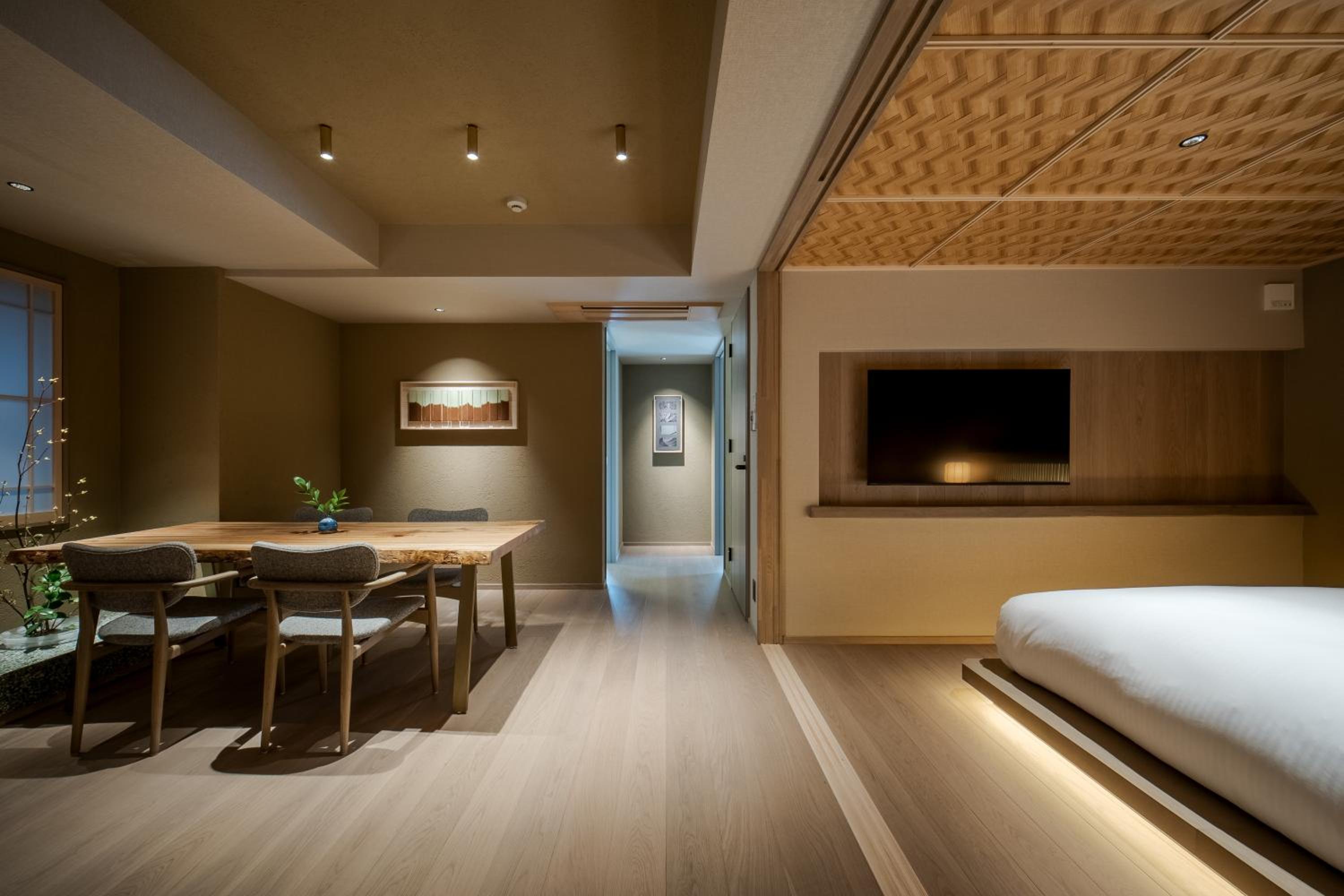 Suite with Hot Tub