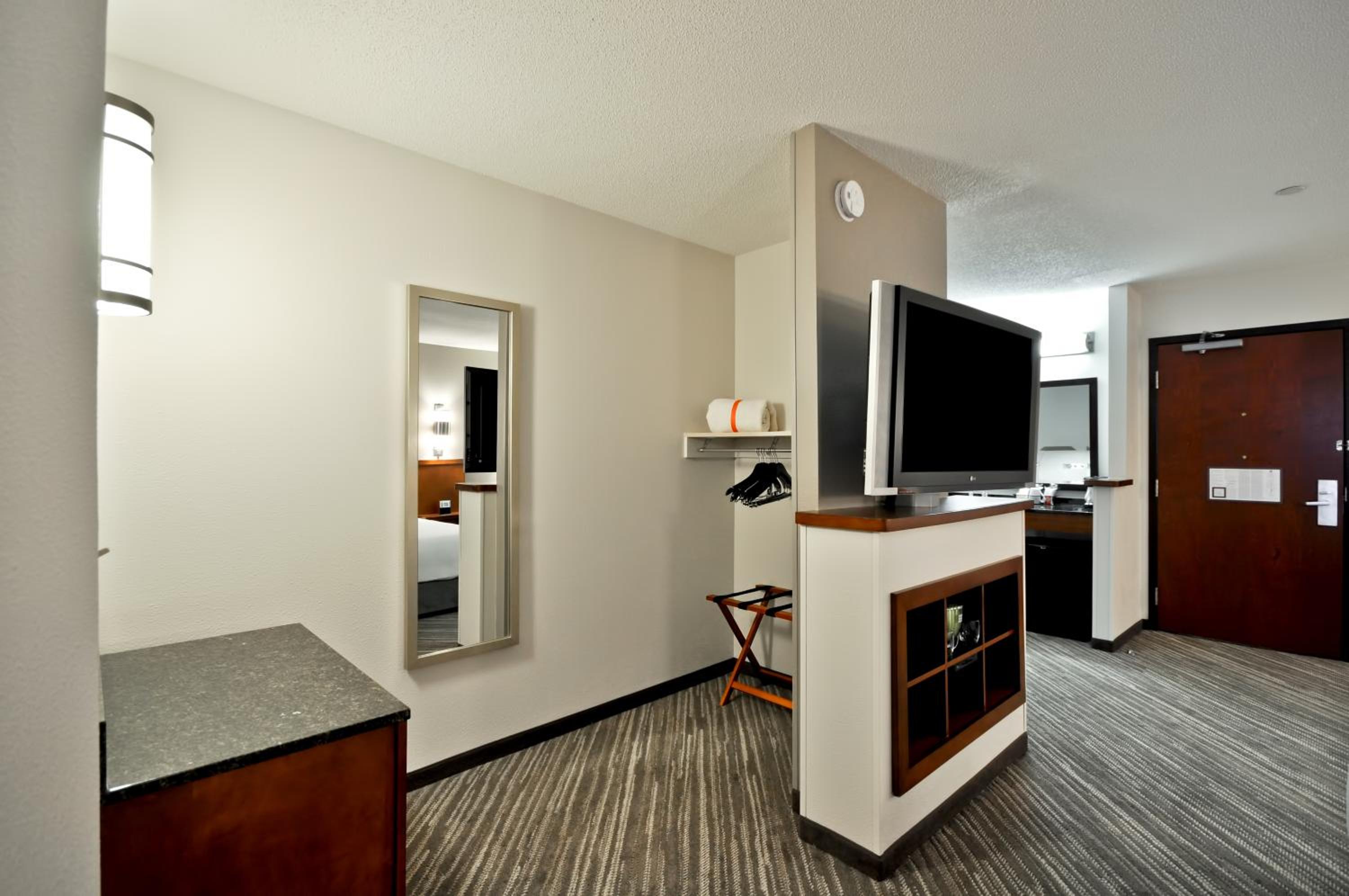 Double Room with Two Double Beds and Sofa Bed - Photo 10