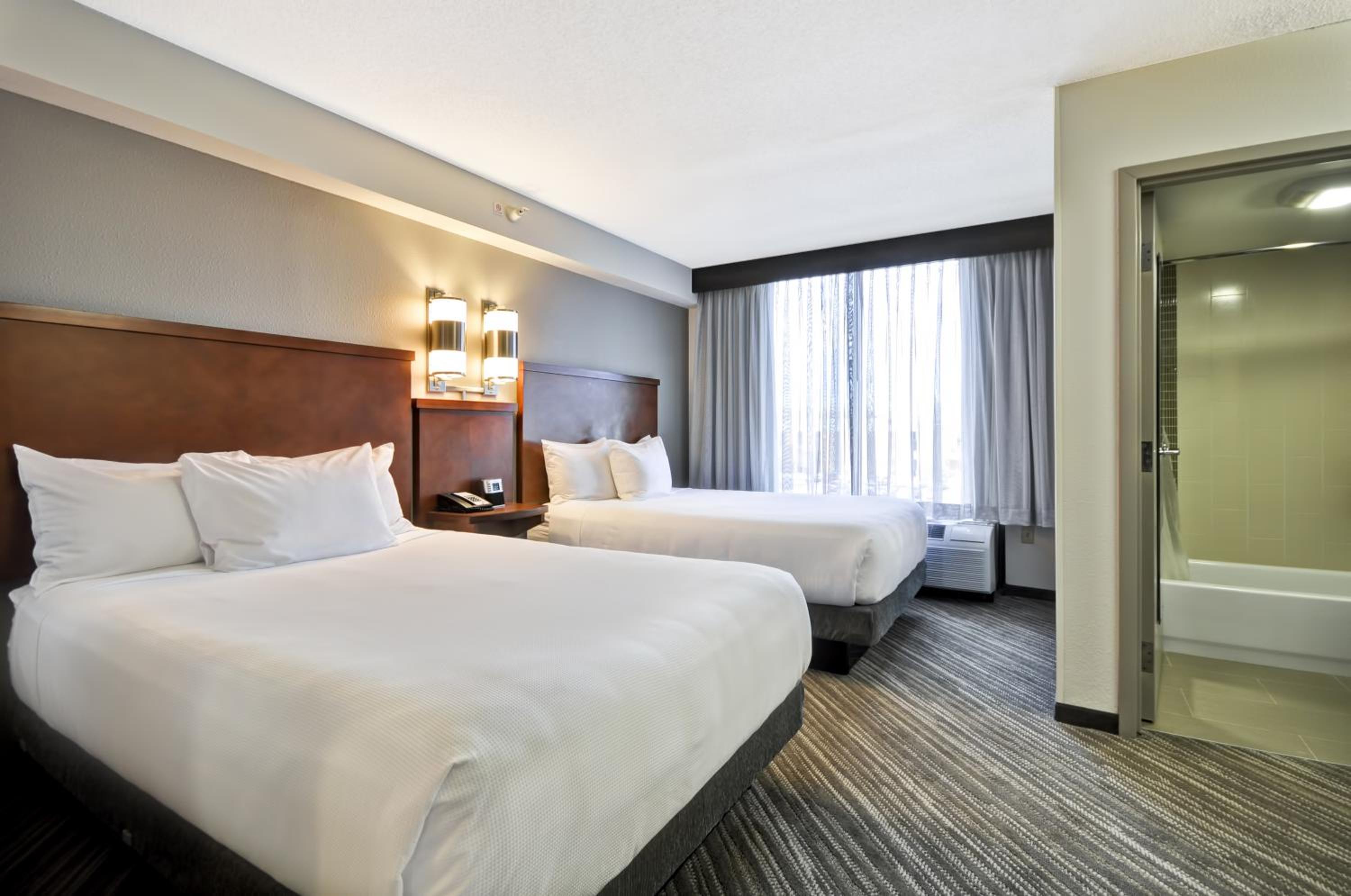 Double Room with Two Double Beds and Sofa Bed - Photo 11