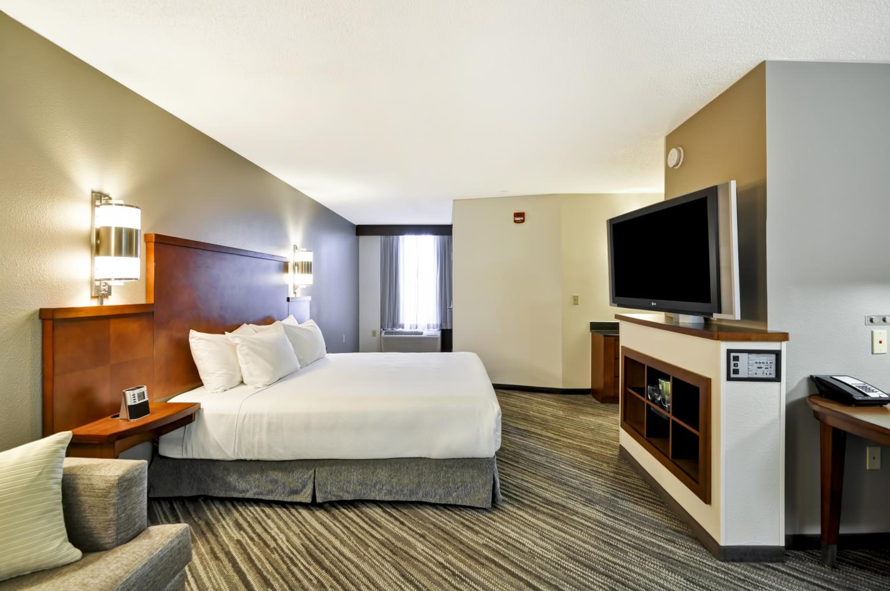 King Room with Sofa Bed - High Floor - Photo 9