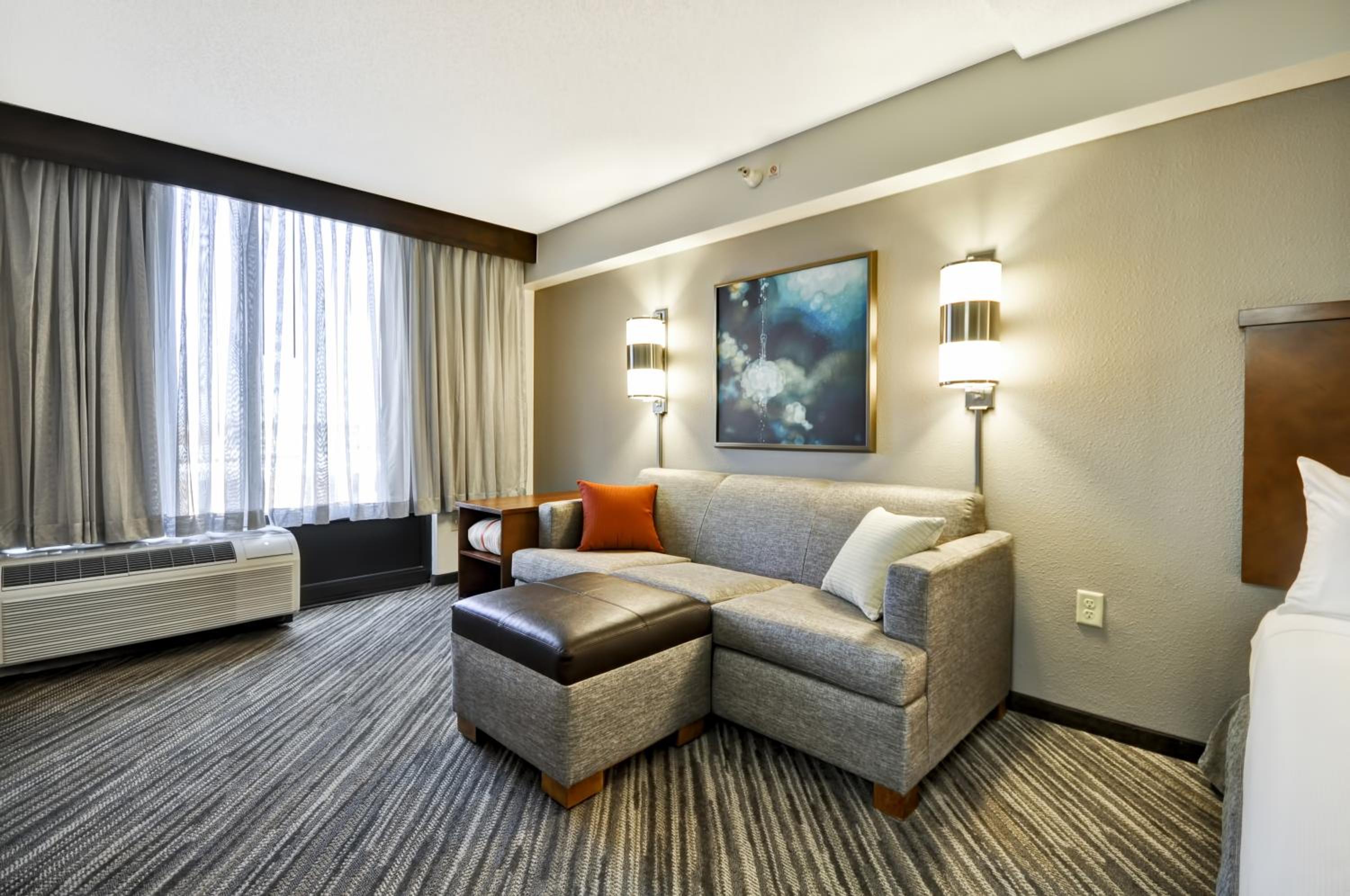 Double Room with Two Double Beds and Accessible Tub - Disability Access - Photo 3