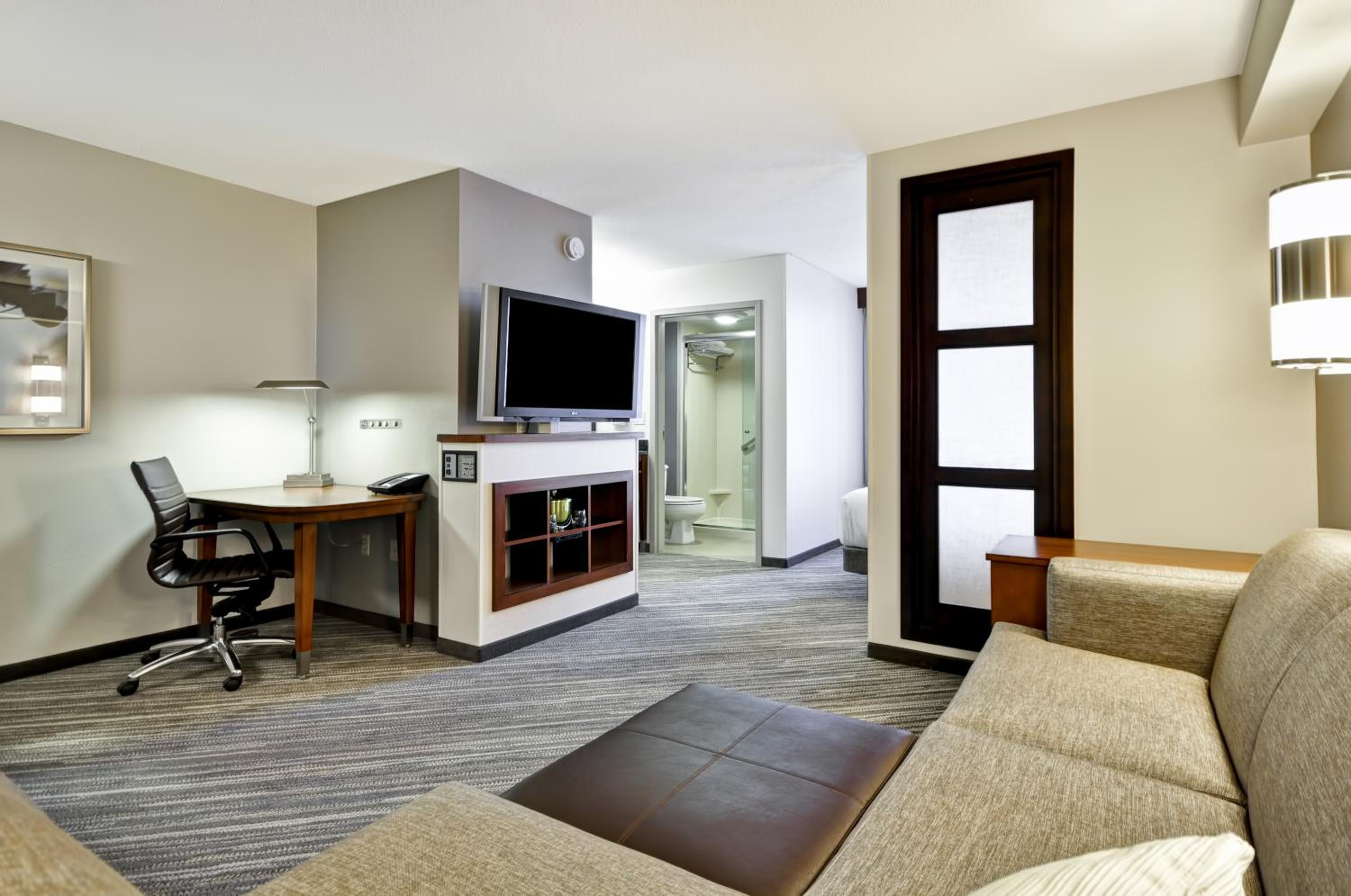 King Room with Sofa Bed - High Floor - Photo 2