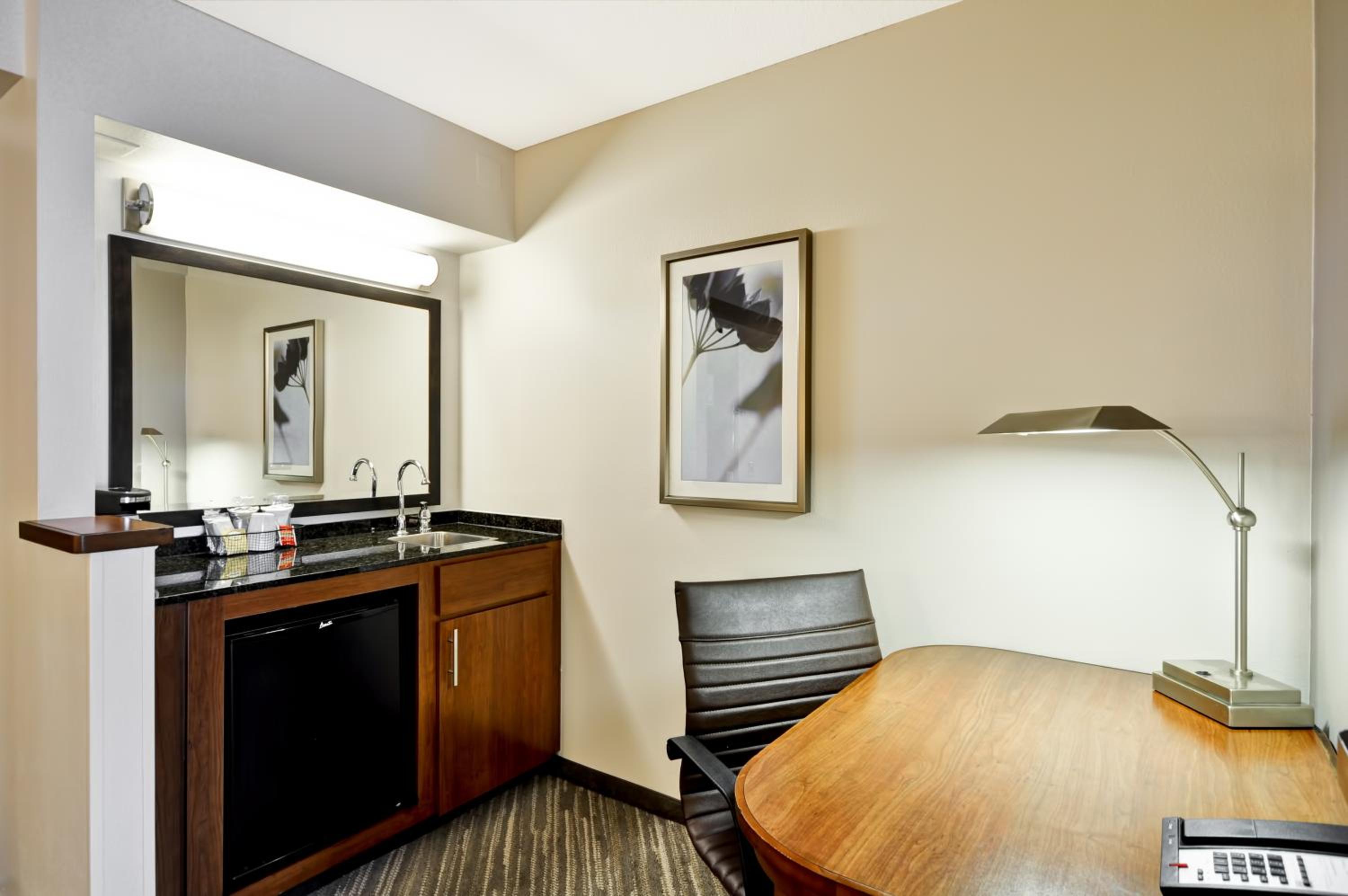 Double Room with Two Double Beds and Sofa Bed - Photo 9