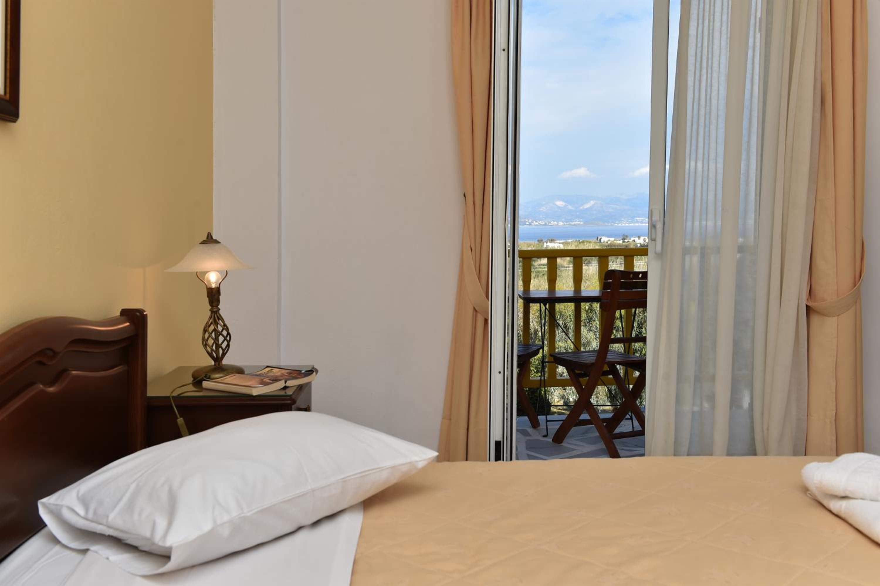Standard Double or Twin Room with Sea View - Photo 9