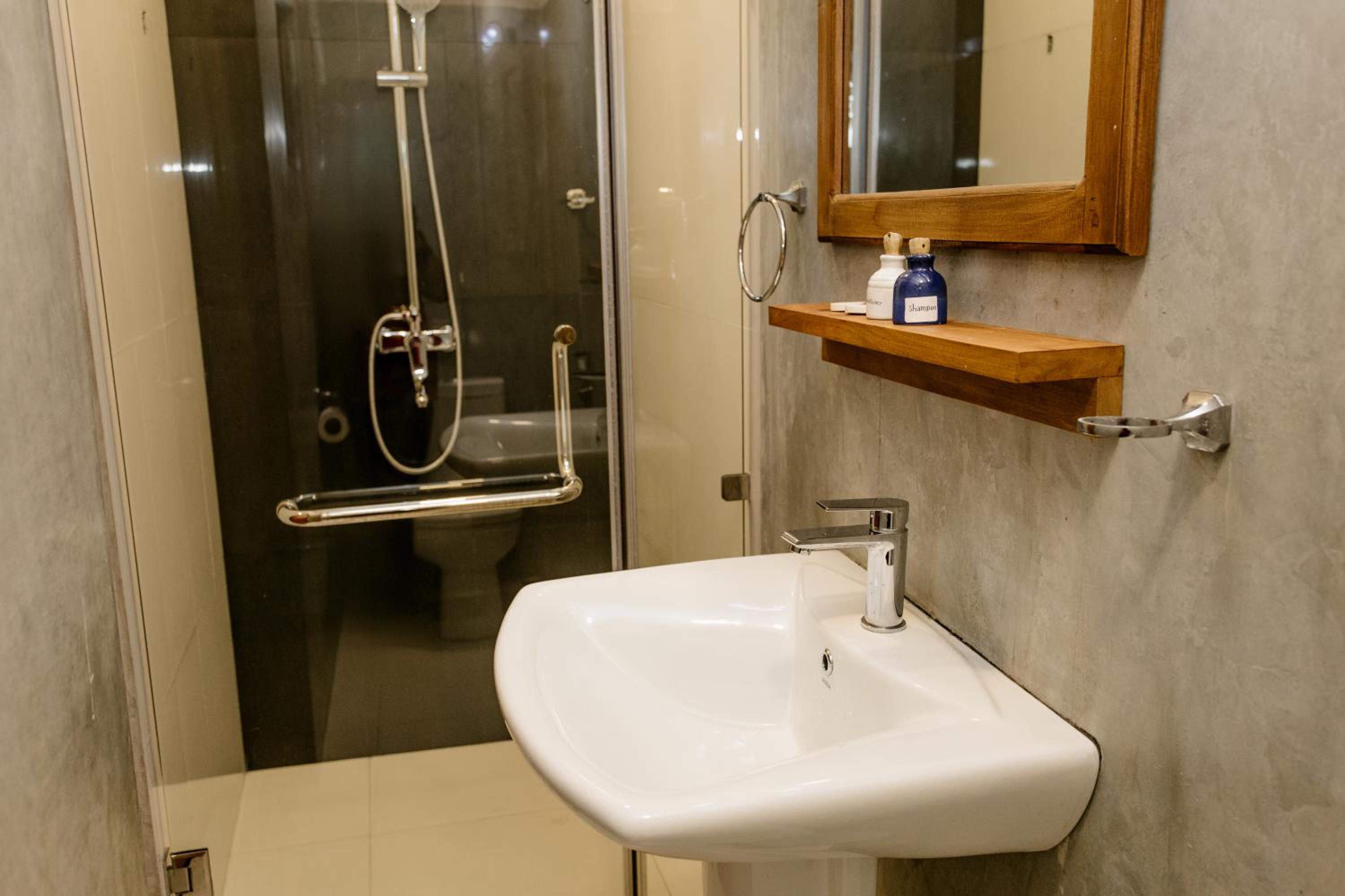 Deluxe Double Room - Photo 11