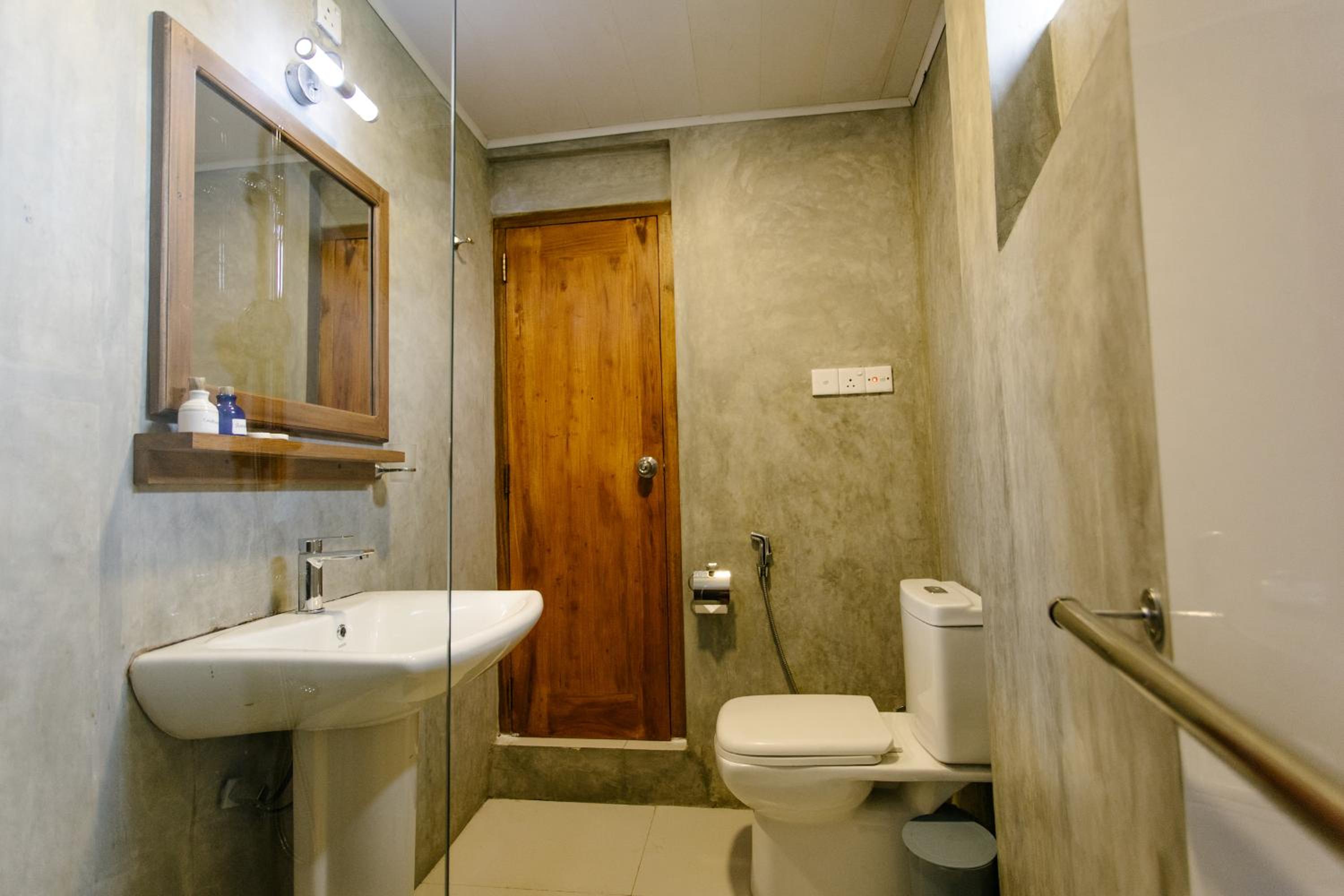Deluxe Double Room - Photo 12