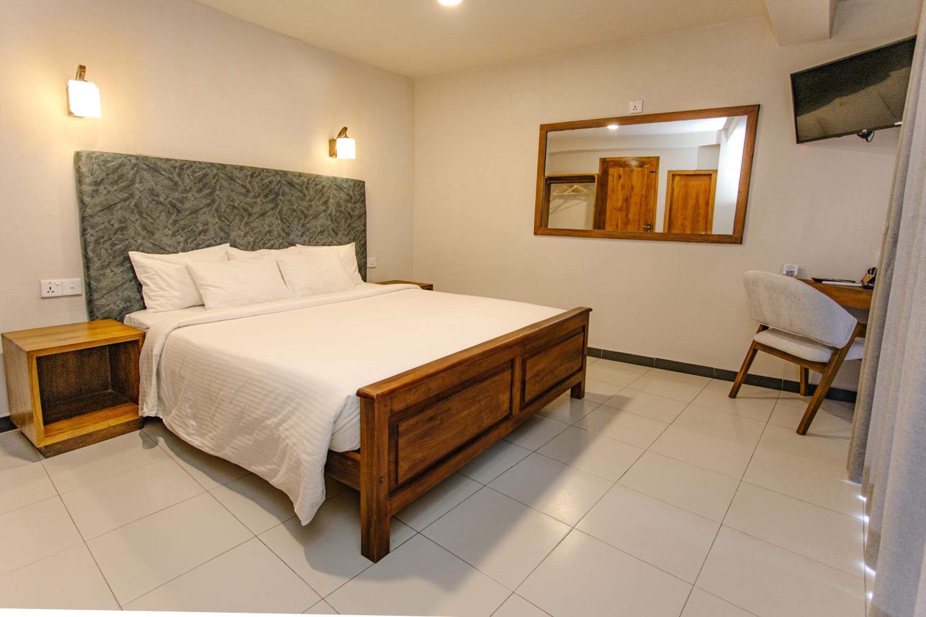 Deluxe Double Room - Photo 9