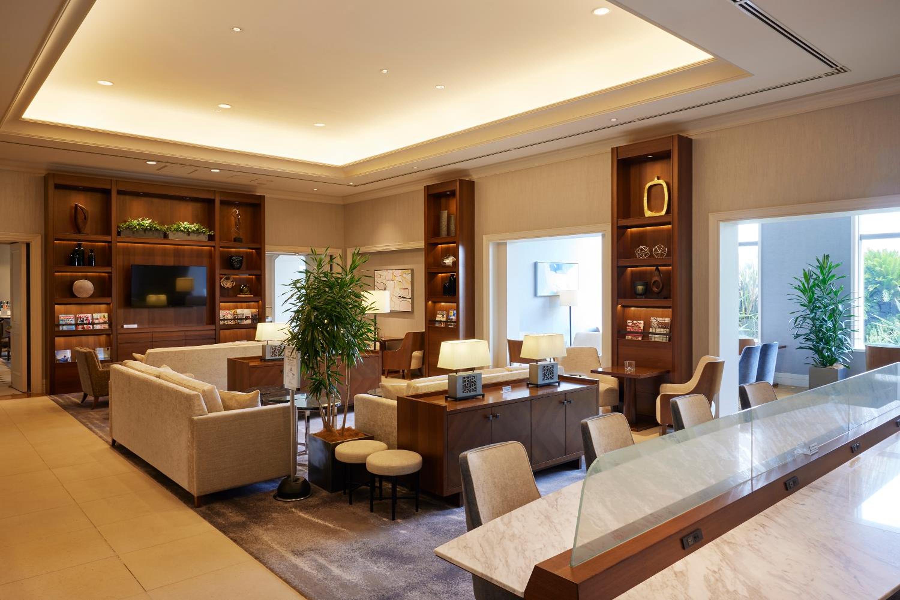Premier Floor Corner Suite Grand King- Rainbow Bridge Side - Non-Smoking photo 2