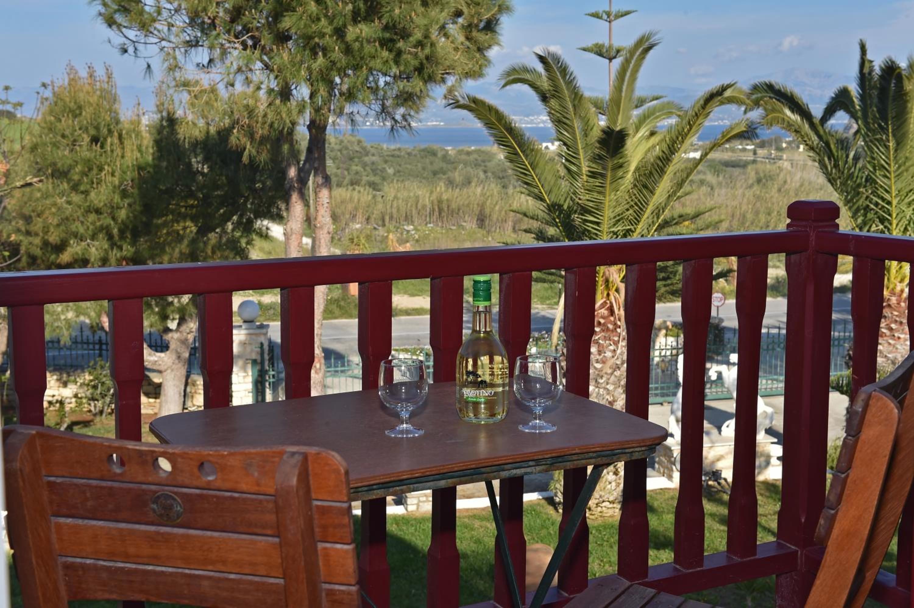 Double or Twin Room with Partial Sea View - Photo 5