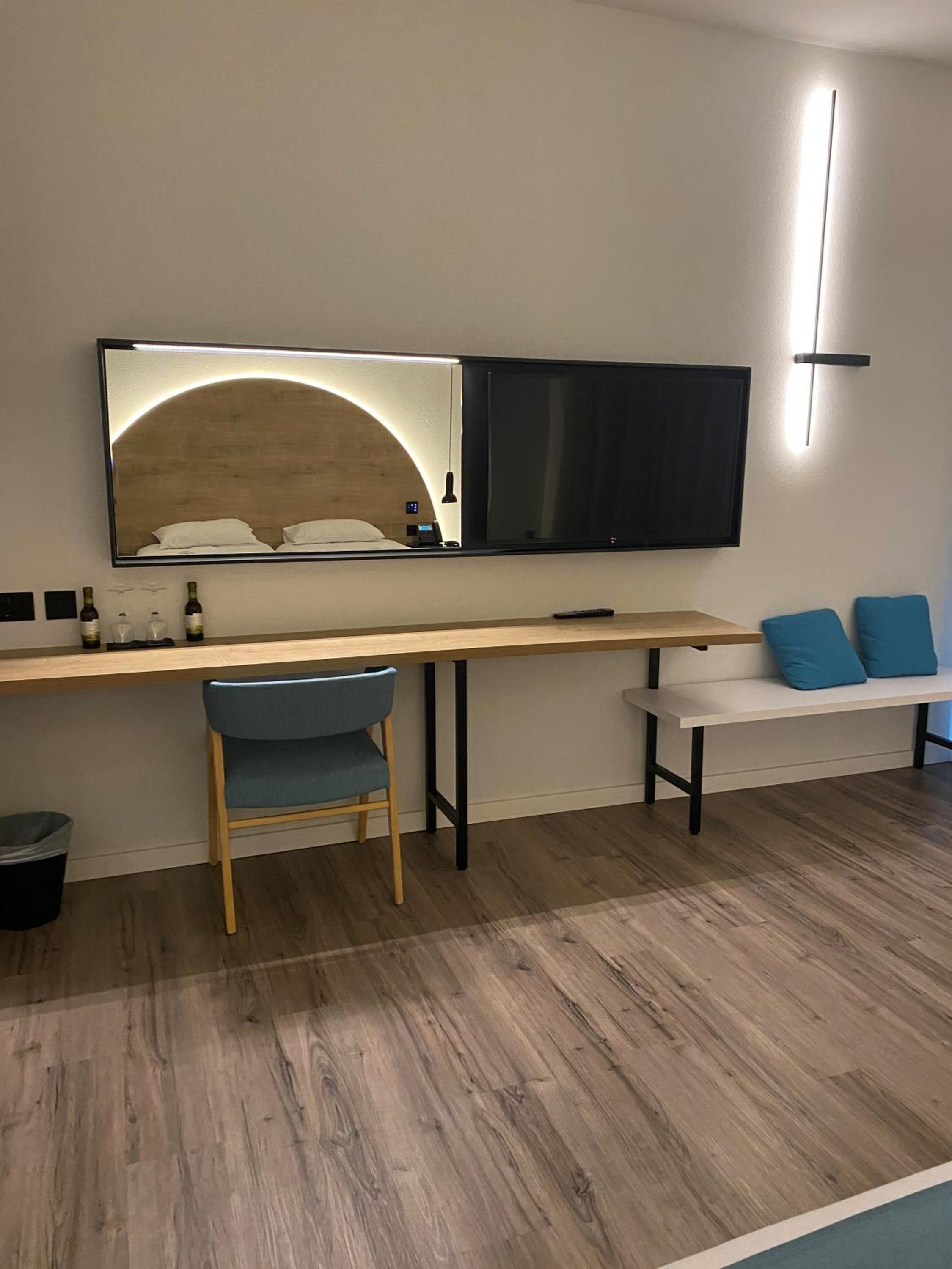 Twin Room - Disability Access - Photo 1