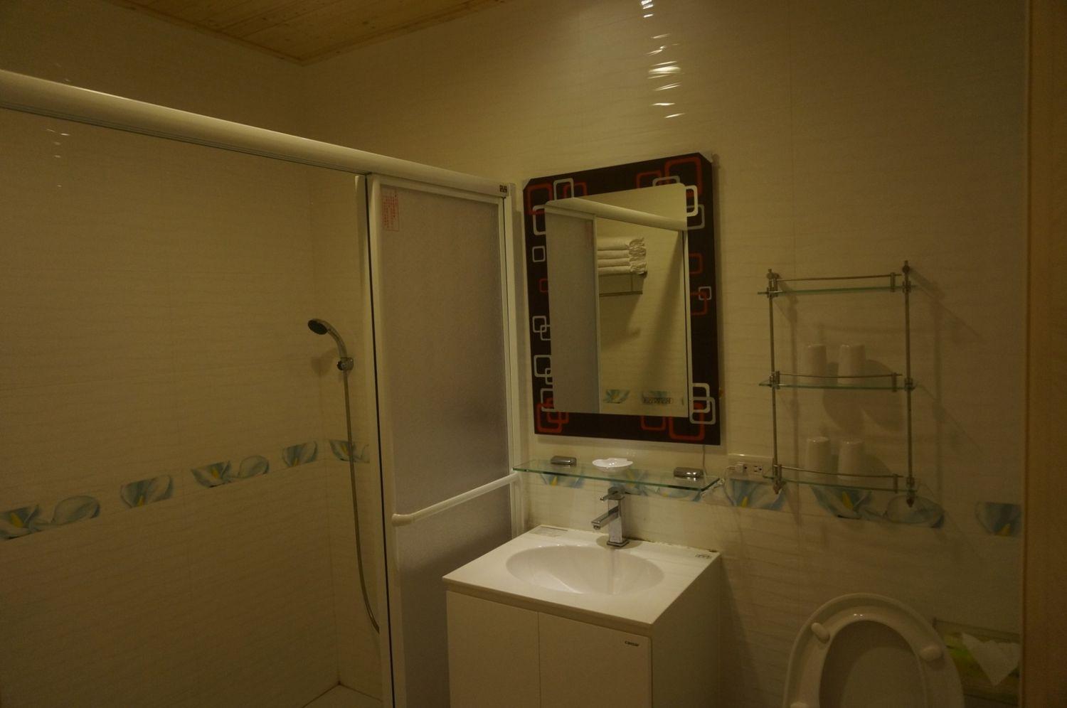 Quadruple Room with Private Bathroom photo 3