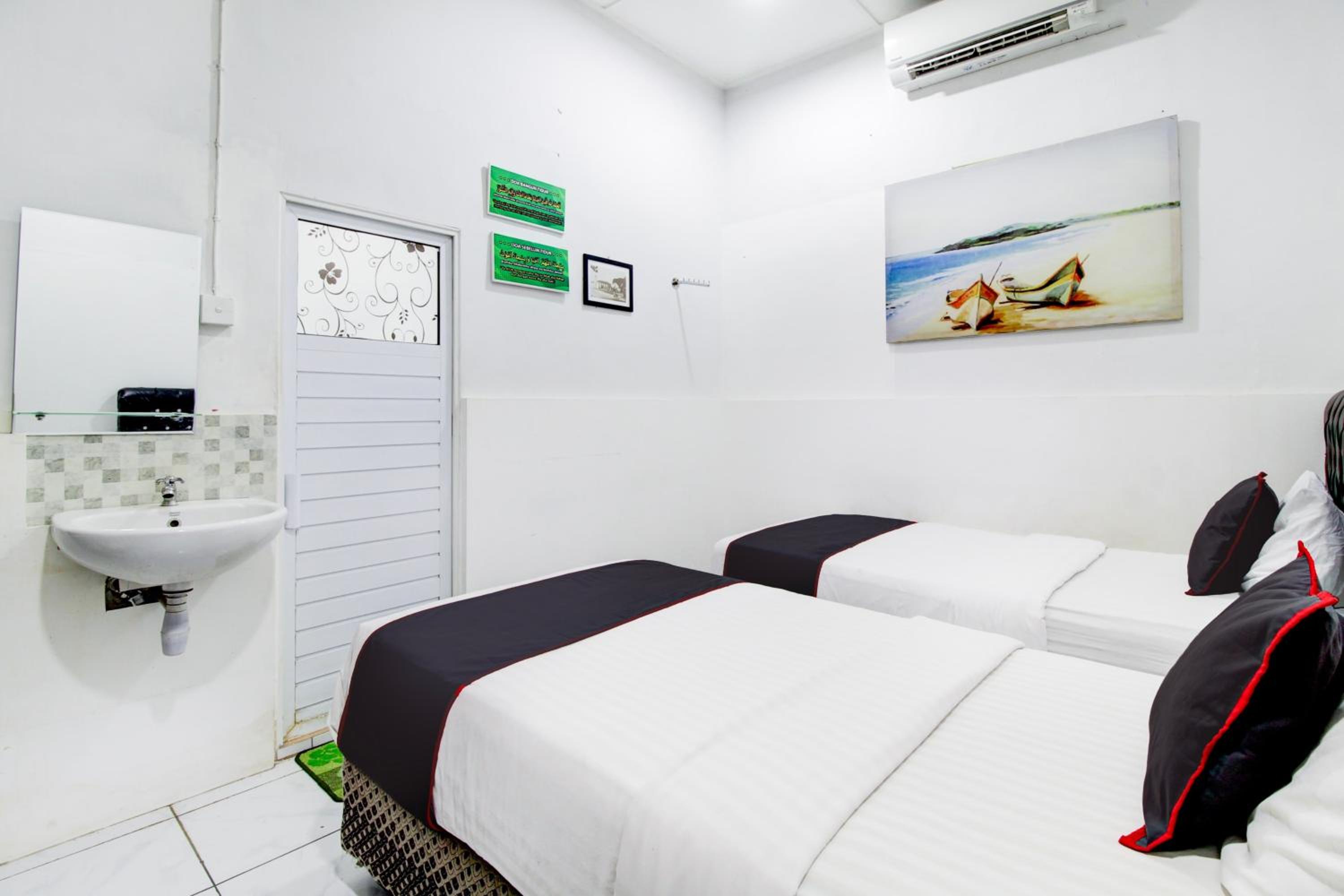 Standard Twin Room - Photo 2
