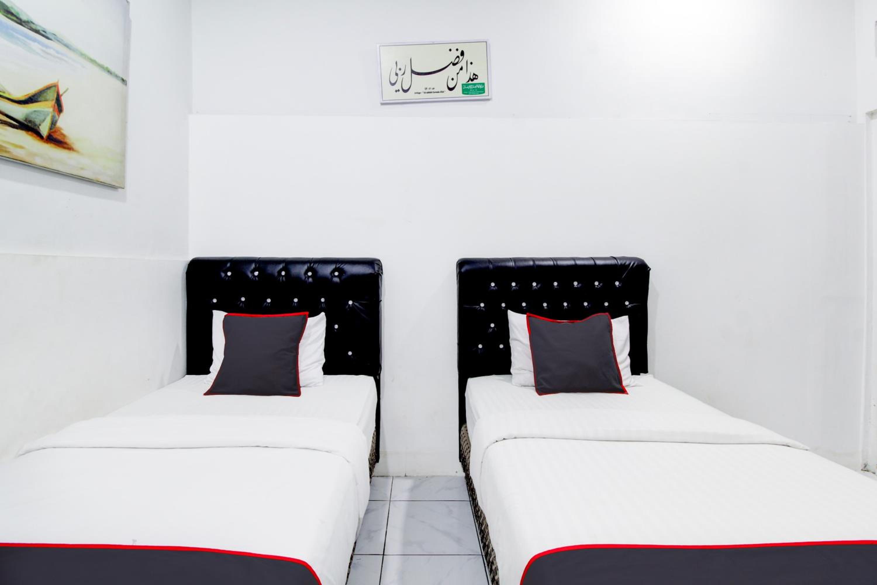 Standard Twin Room - Photo 4