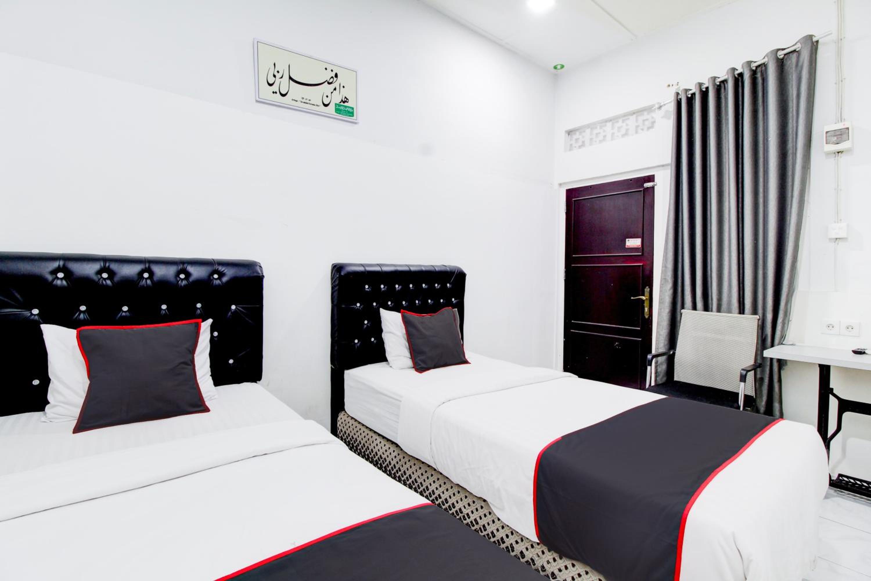 Standard Twin Room - Photo 3