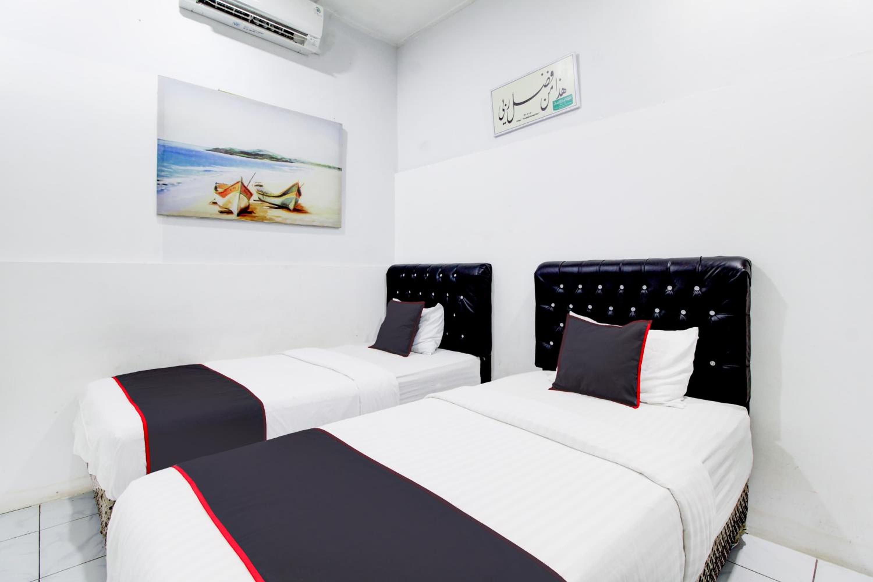 Standard Twin Room - Photo 1