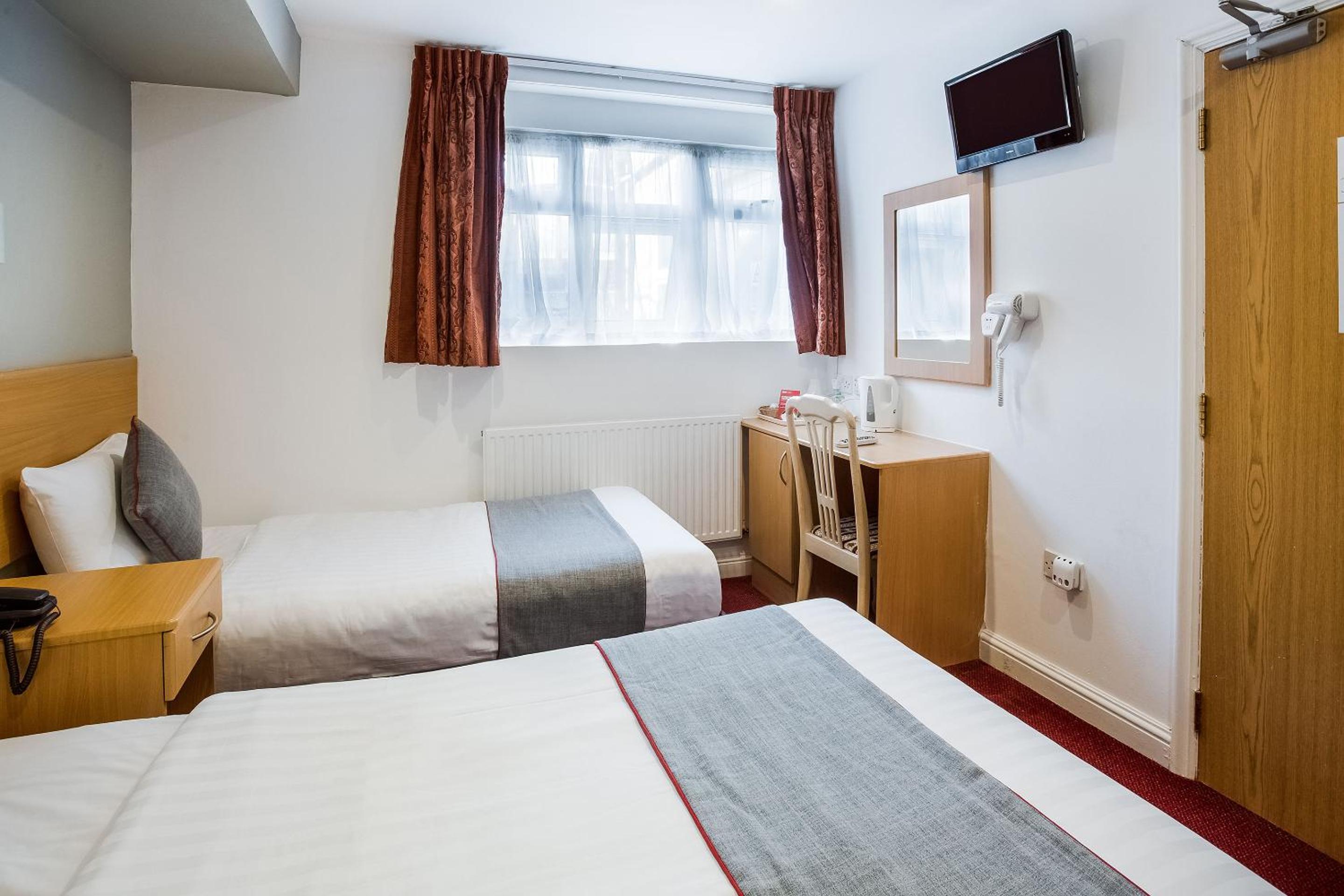Deluxe Triple Room photo 3