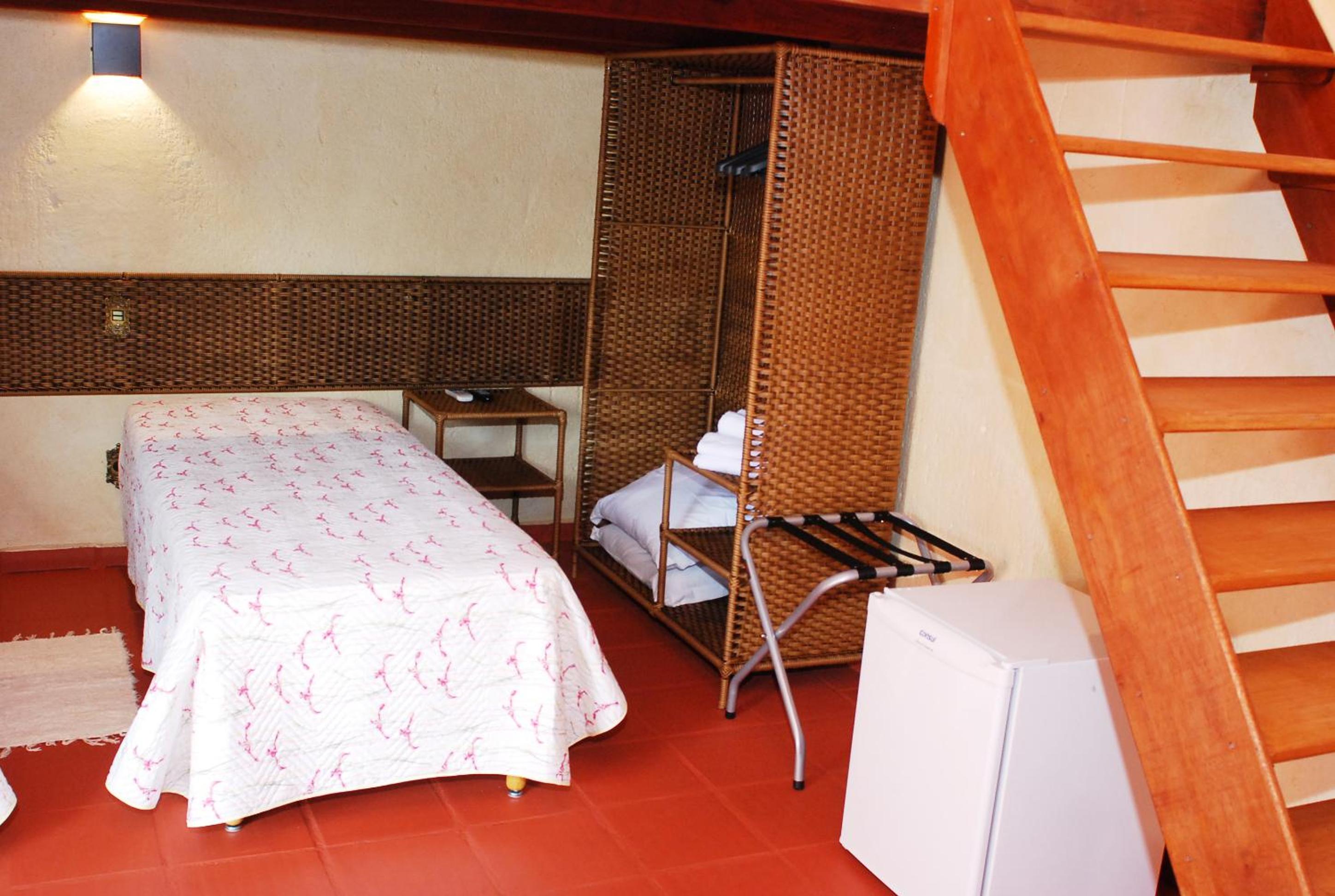 Family Double Room with Pool View - Photo 4
