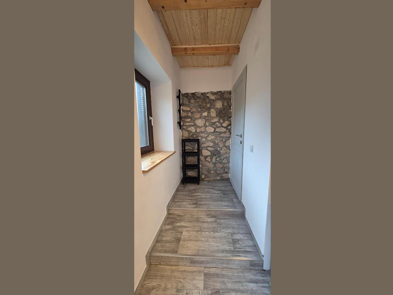 One-Bedroom House - Photo 8
