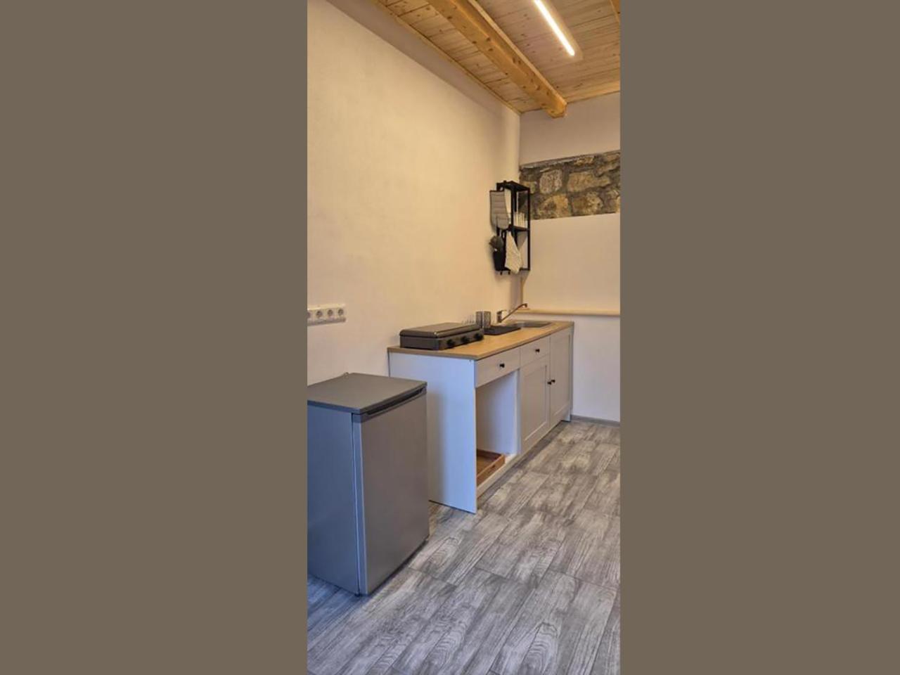 One-Bedroom House - Photo 4