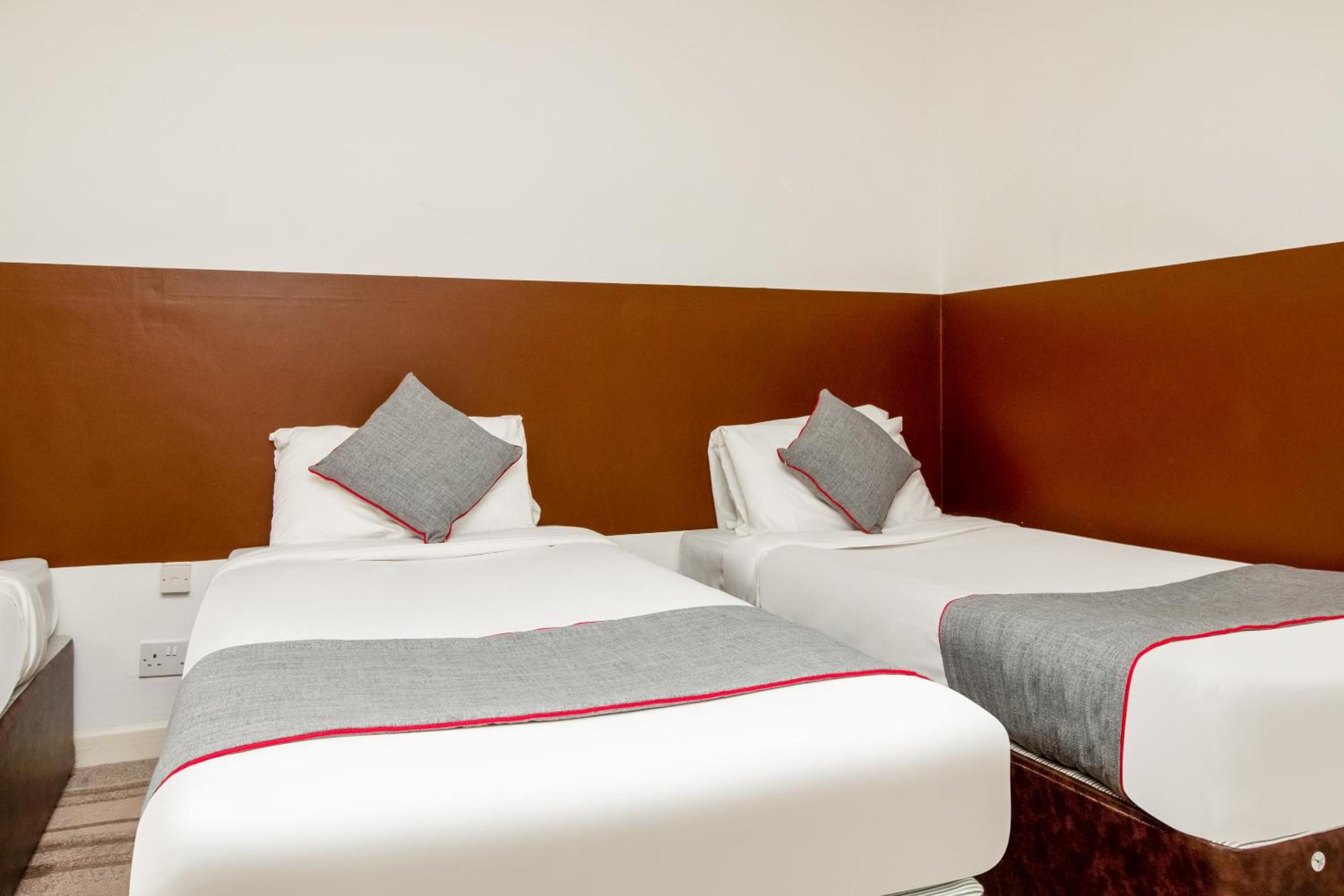 Superior Quadruple Room - Photo 1