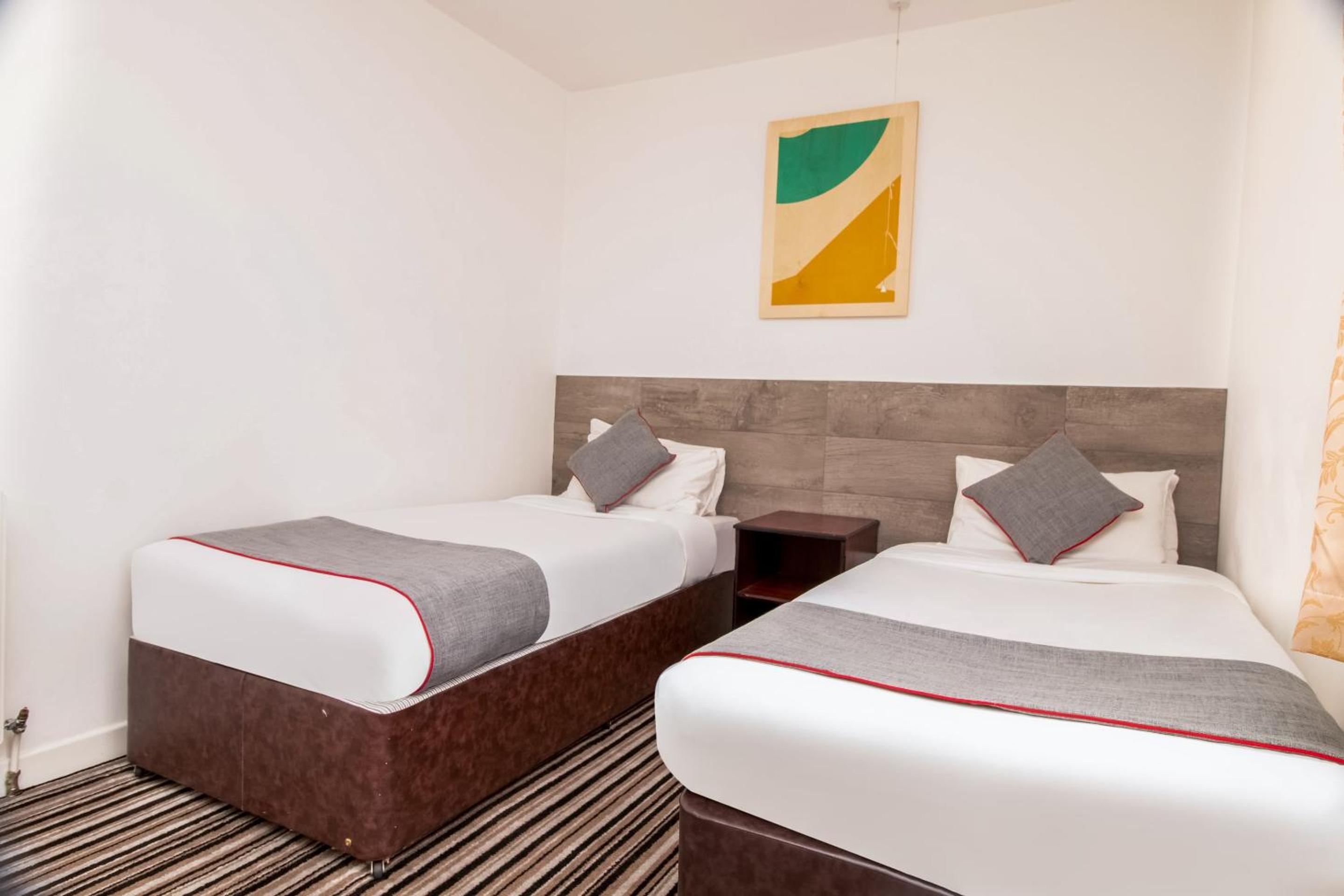 Standard Twin Room - Photo 1