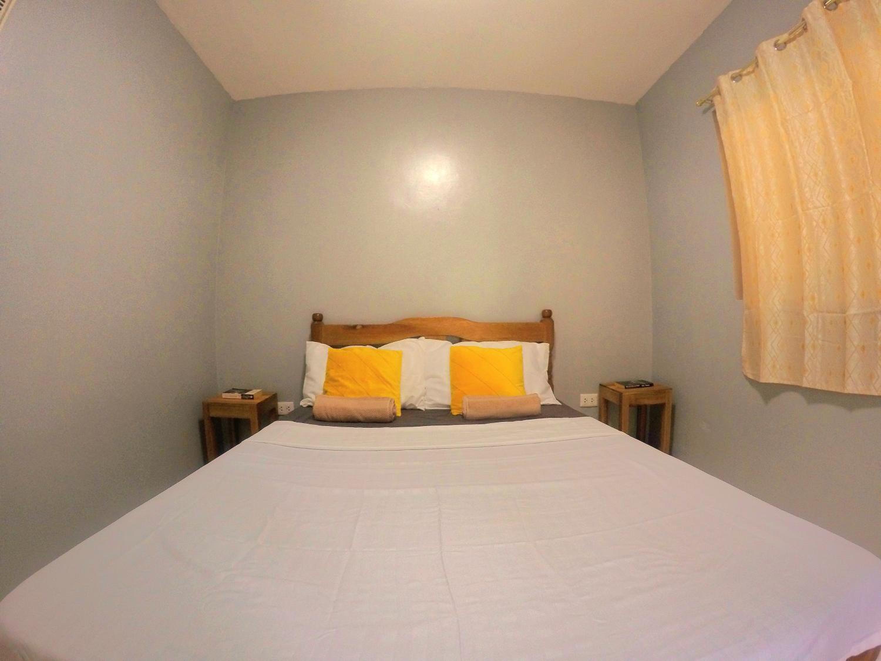 Deluxe Queen Room - Photo 7