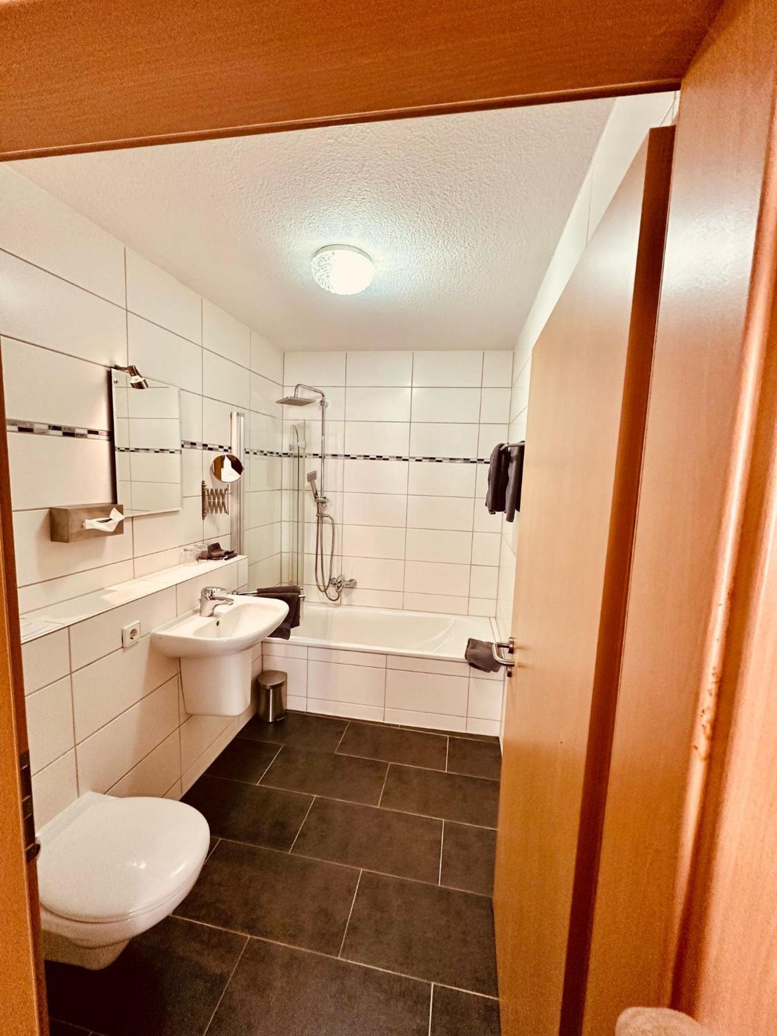 Standard Double Room - Photo 7