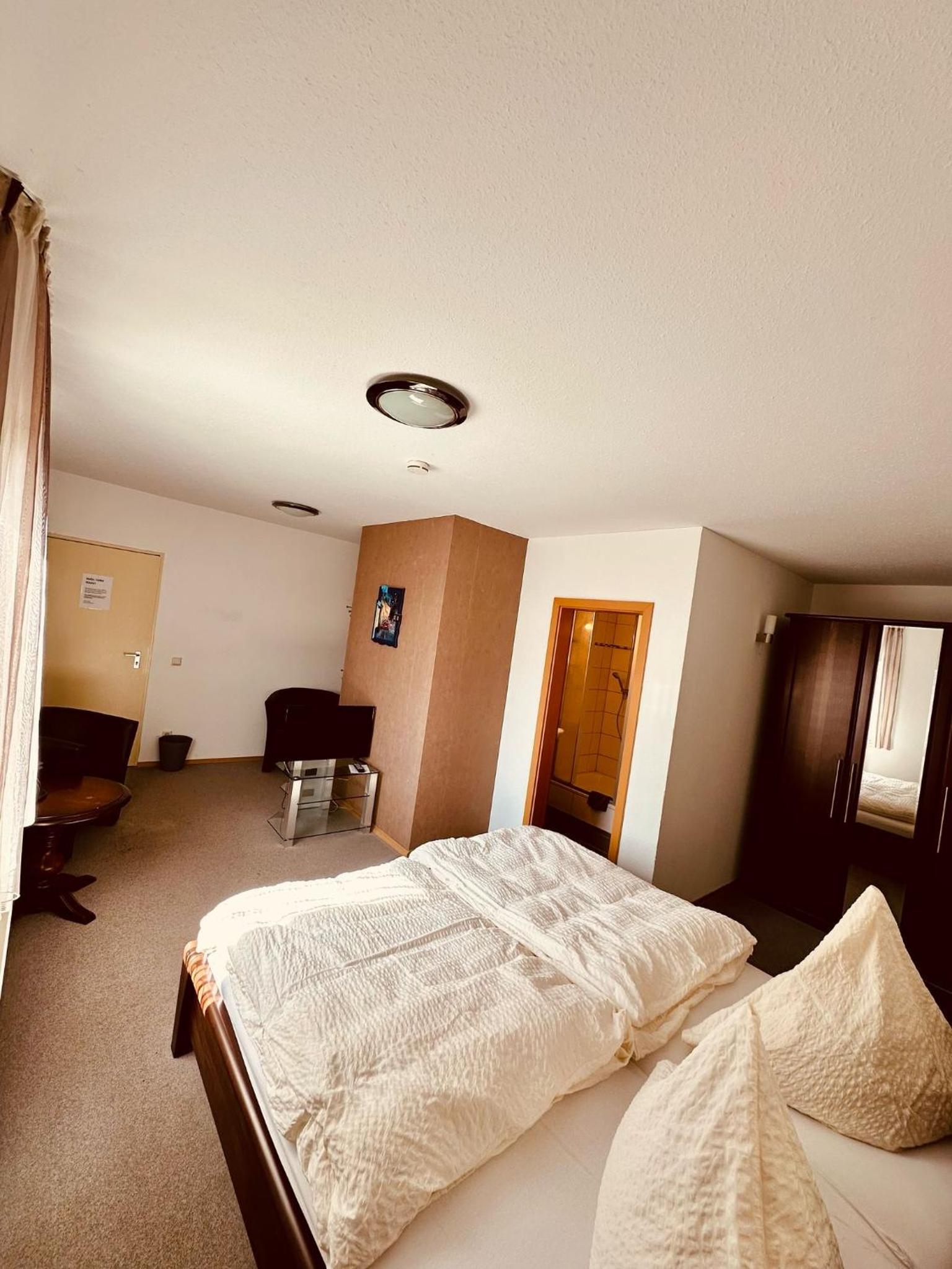 Standard Double Room - Photo 3